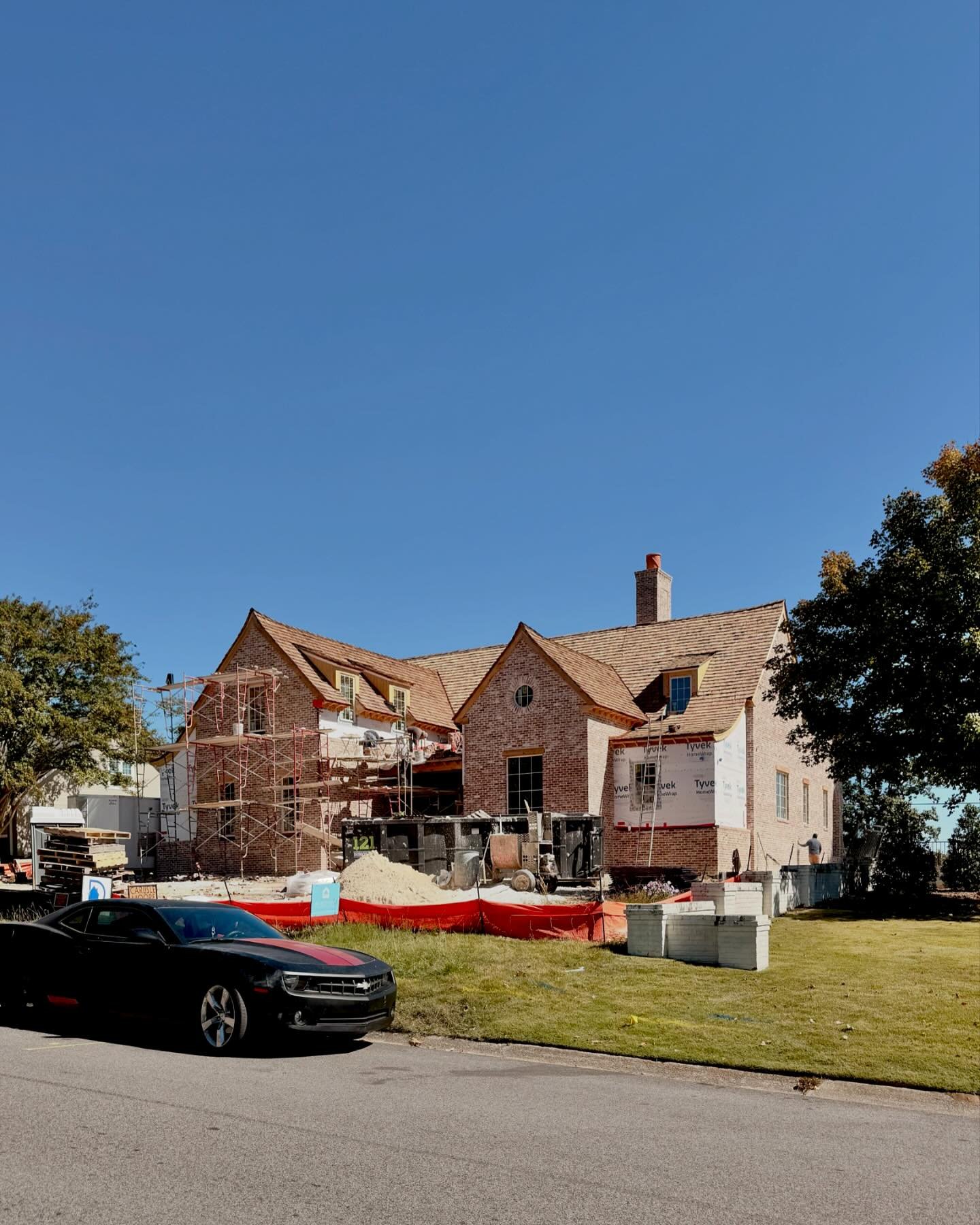 Our project in  Vestavia Hills is looking from the street and the course. @davisconstructionservices @paullellla @tasha_b_davis_interiors