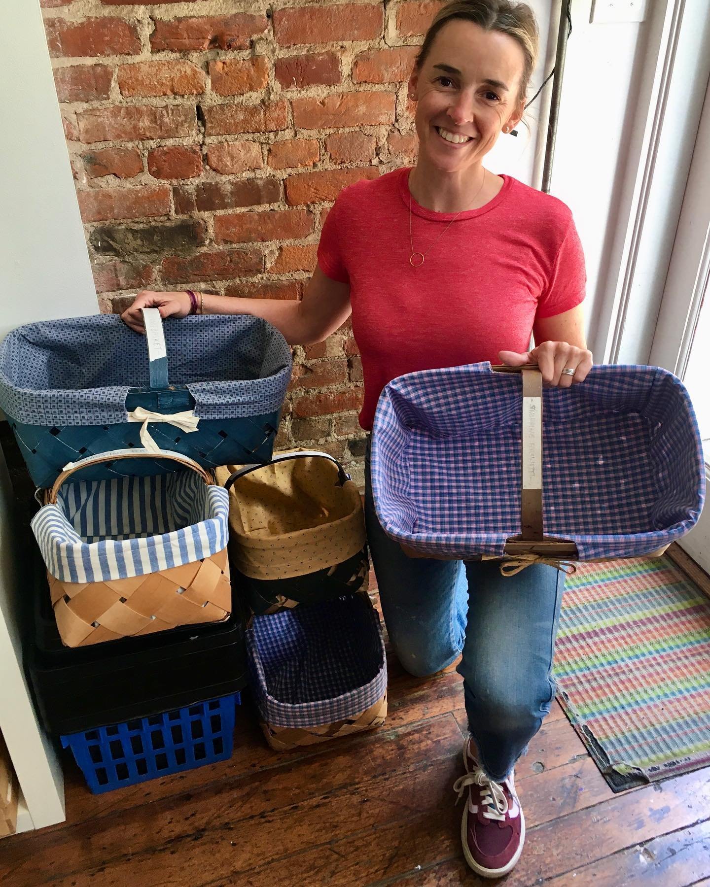 Our shopping baskets got a makeover thanks to the sewing skills of our rockstar volunteer @eileen.aber 🤩🧺 All of the fabric was sourced from our shop. 🙌

Now you don&rsquo;t have to worry about your creative tinies (pom poms, beads, etc) slipping 