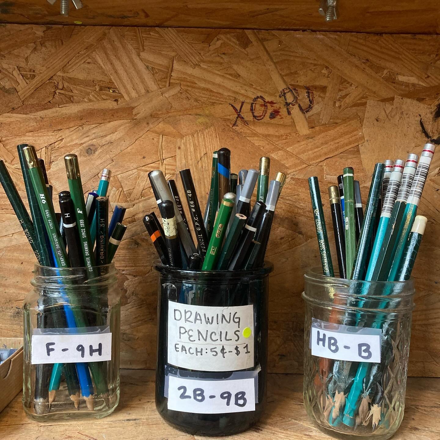 Pencil appreciation for this rainy Saturday 🤤

We have a lot of cool little things, come by and see us! Open 12-6 PM 

#upcycled #drawingsupplies #creativereuse #artsupplythrift #secondlife #choosetoreuse