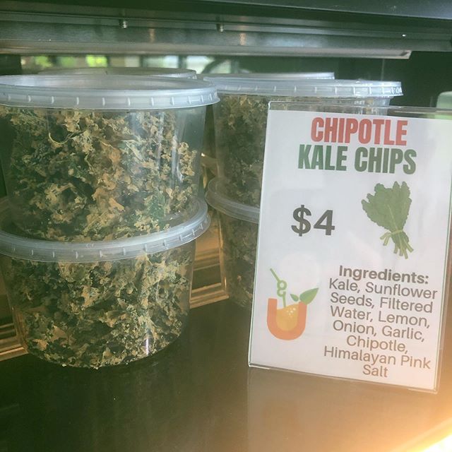 WARNING: Our new menu item is addicting!! These kale chips are the perfect amount of spice, crunch and yumminess 😋 wanna make them yourself? Get the recipe in the book, Rawspiration written by @mamaintheraw 🤗💚