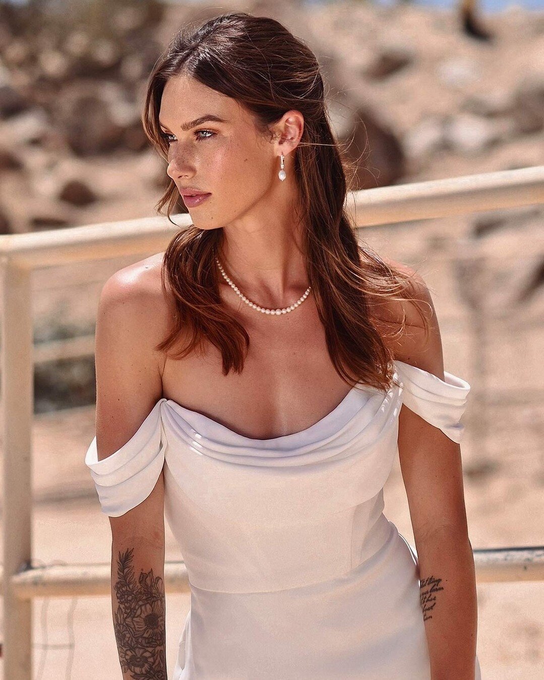 Question for you: 👀
What do you think of off the shoulders sleeves? YAY or NAY? 👇

(For the YAY brides, this is the Style 1566 from Martina Liana 😉)