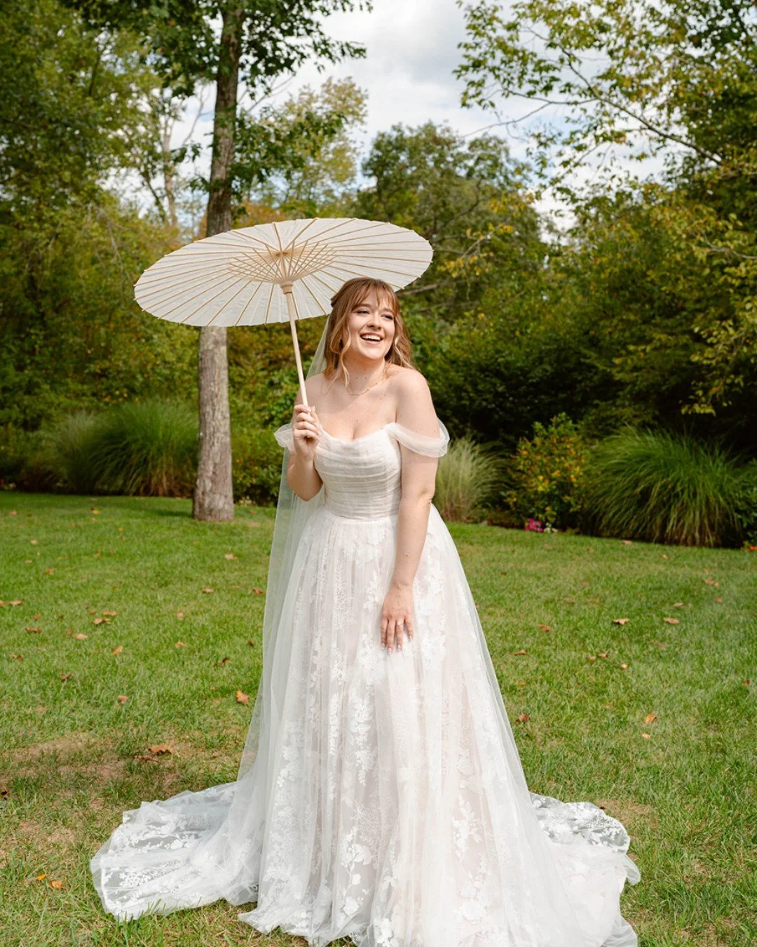 &quot;The whole process was so seamless, all the way from first contact to picking up my dress...

I felt so supported and celebrated by everyone, and it is truly the most perfect wedding dress shopping experience!&quot;

This is the shopping experie