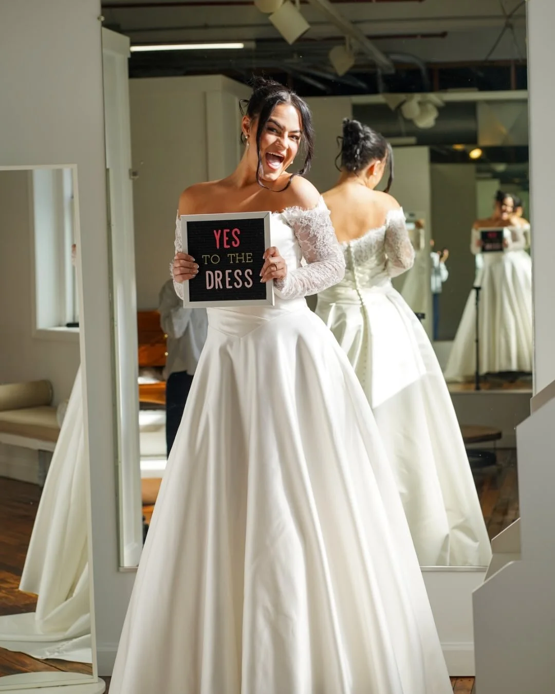 Want to turn dress shopping into a celebration? 🍾 

Gather your crew, sip some bubbly, and find your dream dress!💛

✨ Champagne Sunday: 3 hours of private shopping, brunch treats, bubbly, and 10% off your purchase!

✨ Champagne Toast: 2-hour semi-p