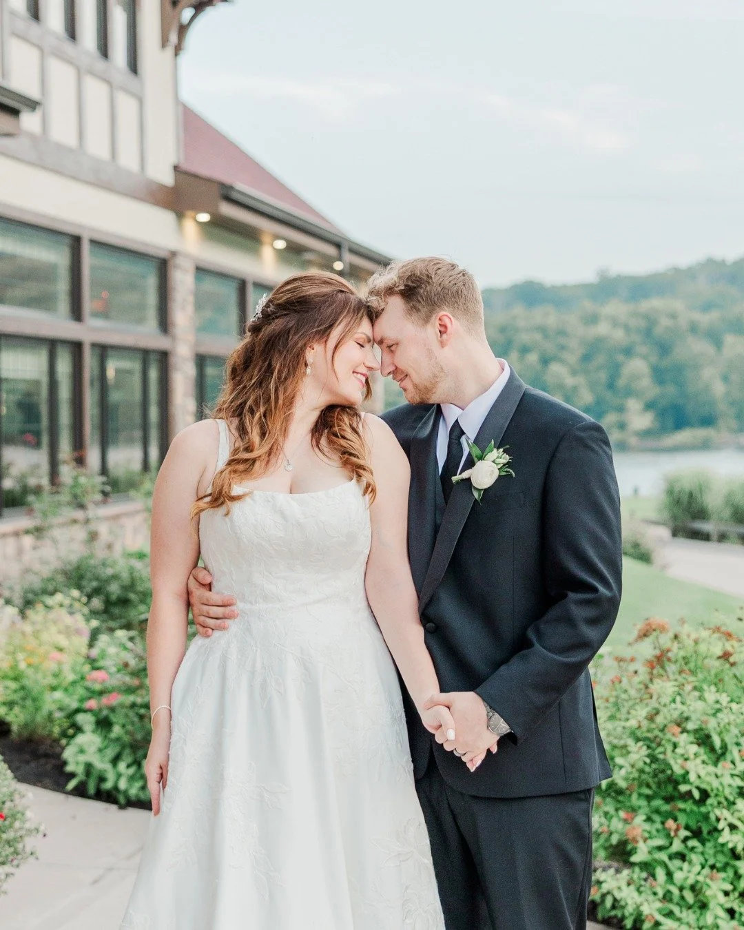 A little applause for @shmimlock's ✨ dress ✨ and yes, it has pockets. 😉 

D3965 by @essenseofaustralia is perfect for twirling, holding a lipstick, or keeping your tissues handy for all the happy tears.

This gown has it all, and seeing Kimberly lig