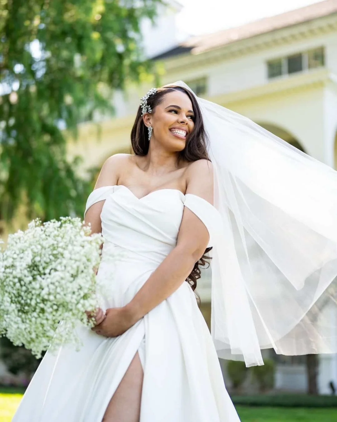 Elegance never looked so good. 🤍

W.E. bride @coachmickey shows us why classic gowns never go out of style!

Could you picture yourself walking down the aisle in this style? ✨

📸 @jarotbocanephotography

#ClassicGown #WeddingDress #WeddingInspo #Th