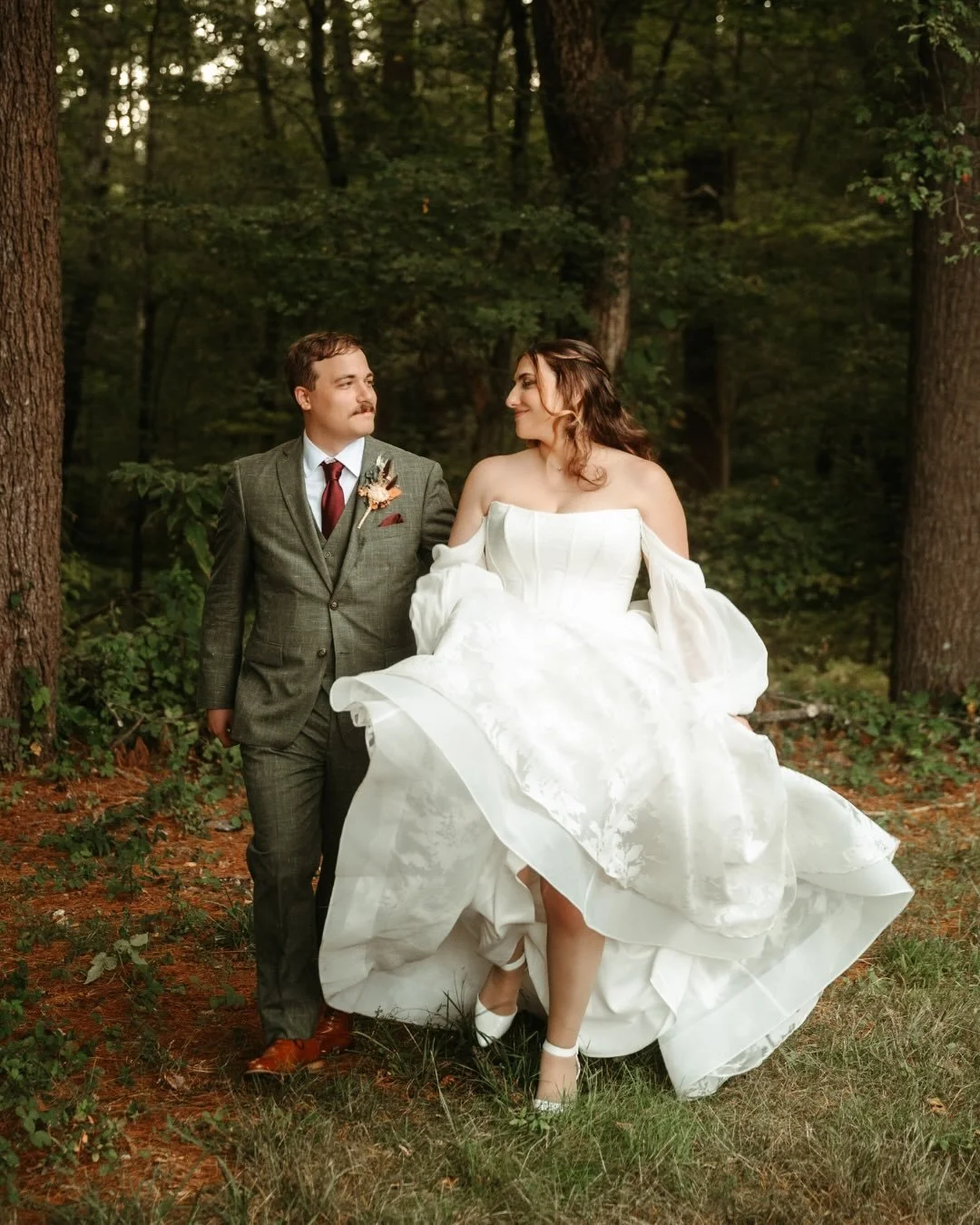 Bride: &ldquo;I&rsquo;m looking for a dress that feels like woodland magic.&rdquo; 🌿✨

We have just the one in mind. 😉

Our stylists helped @anjelica.louise find her dream gown, Style D4158 by @essenseofaustralia, the perfect match for her vision a