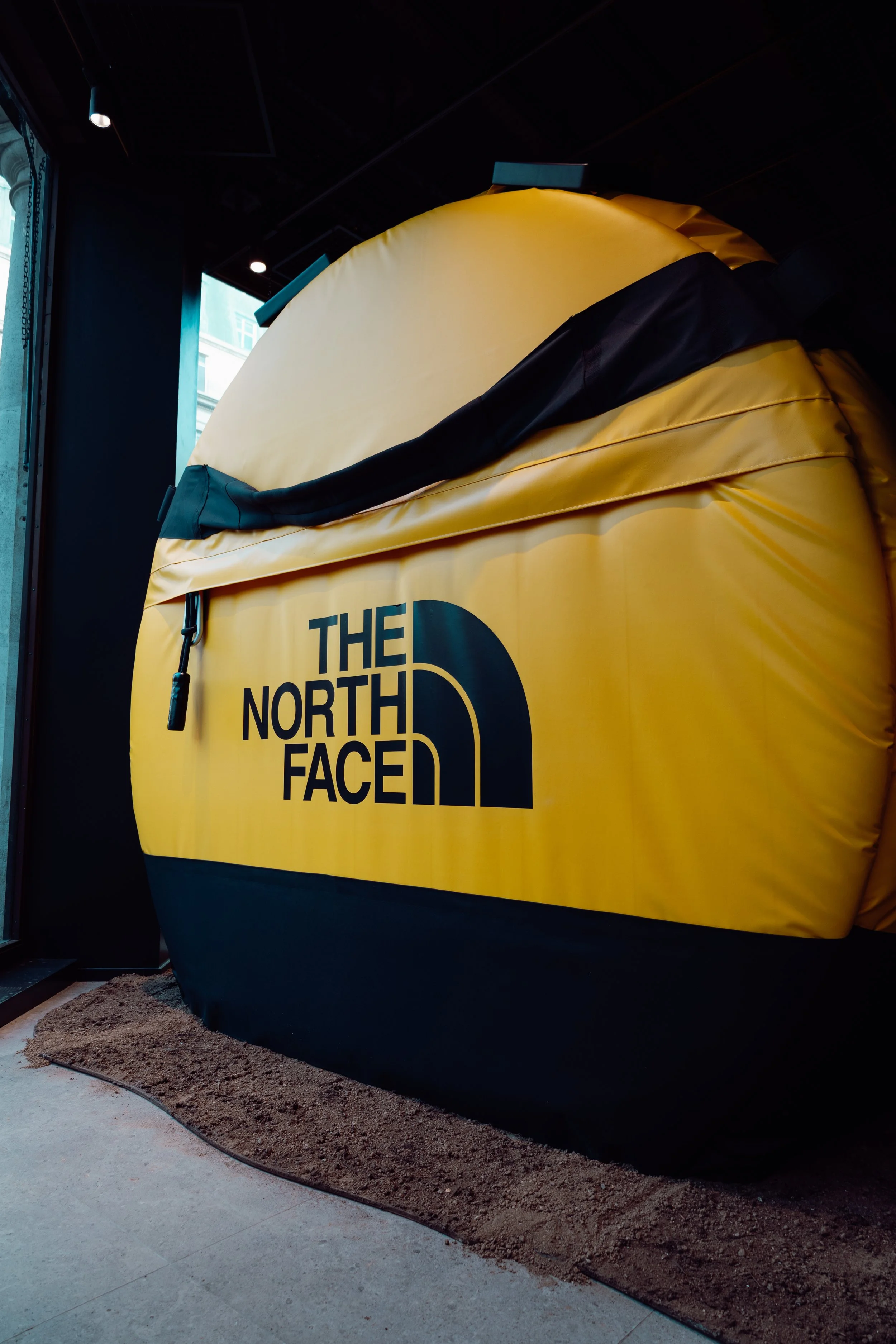 TNF_DuffleBag_regentstreet_01-7.jpg