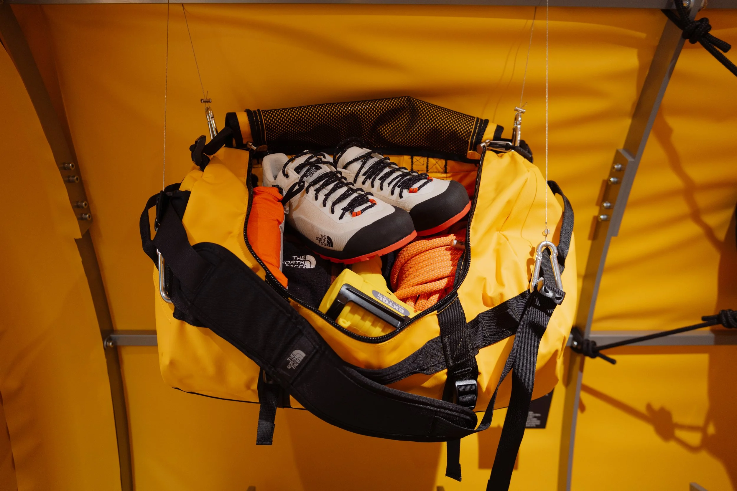 TNF_DuffleBag_regentstreet_01-26.jpg