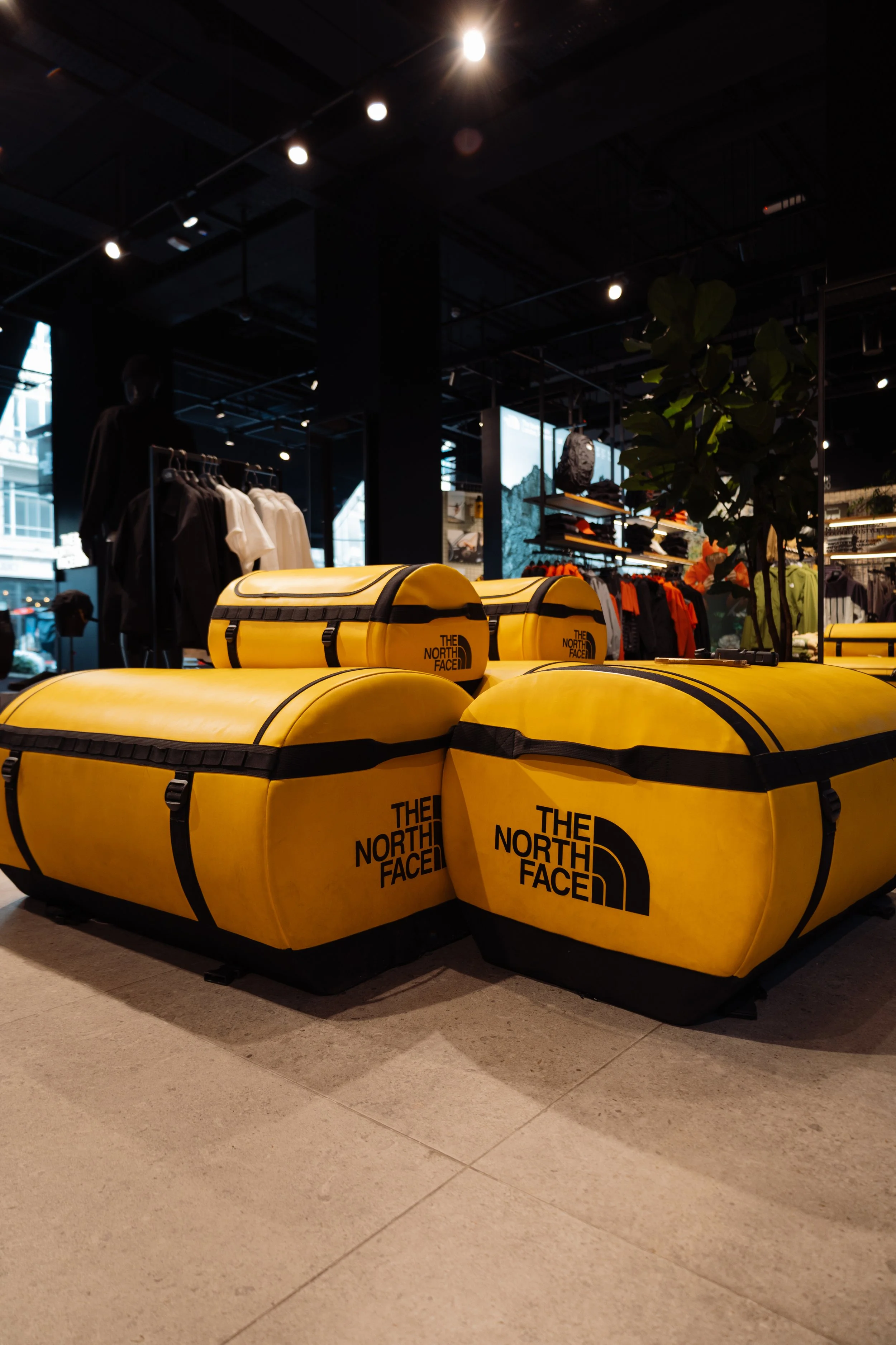 TNF_DuffleBag_regentstreet_01-39.jpg