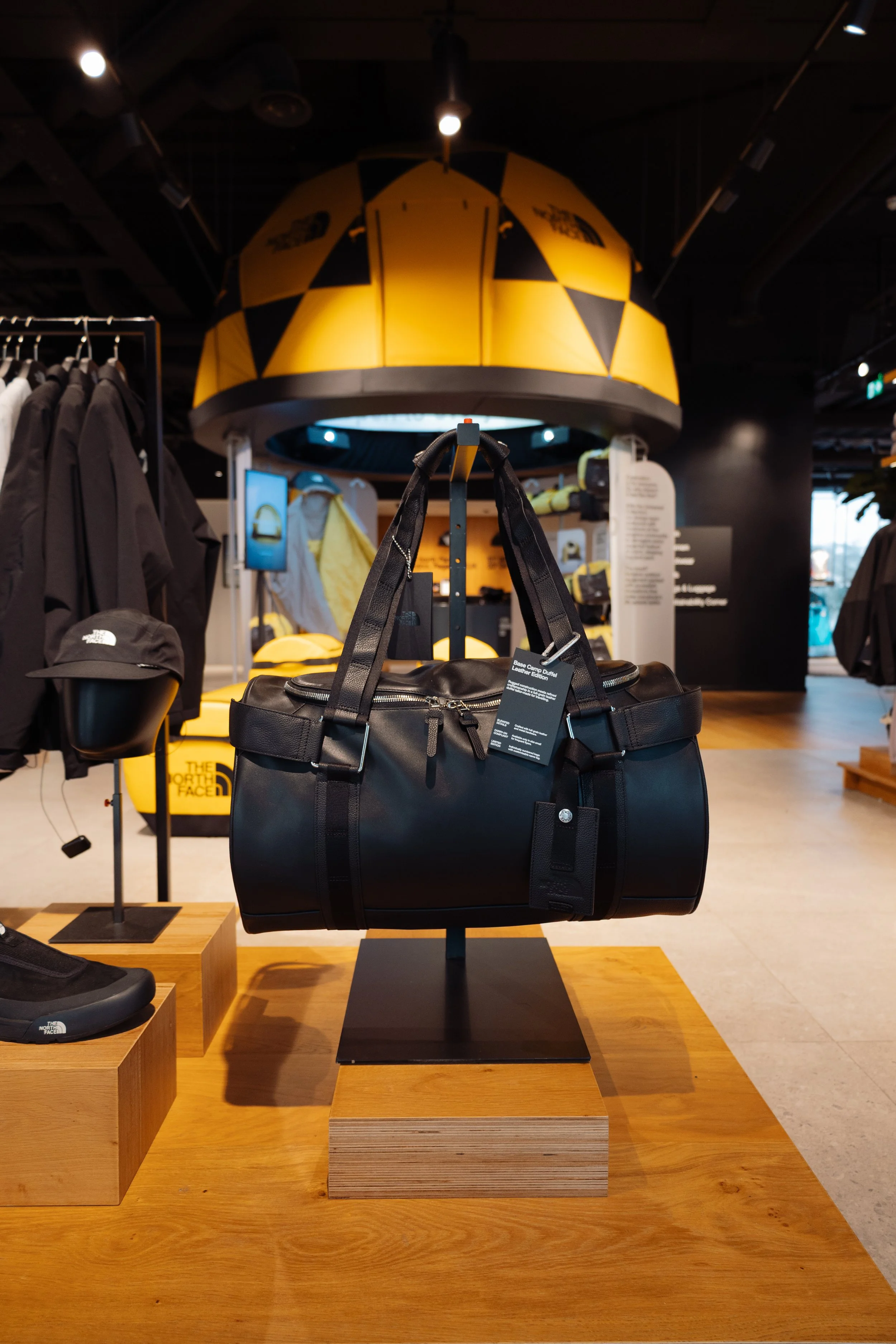 TNF_DuffleBag_regentstreet_01-41.jpg