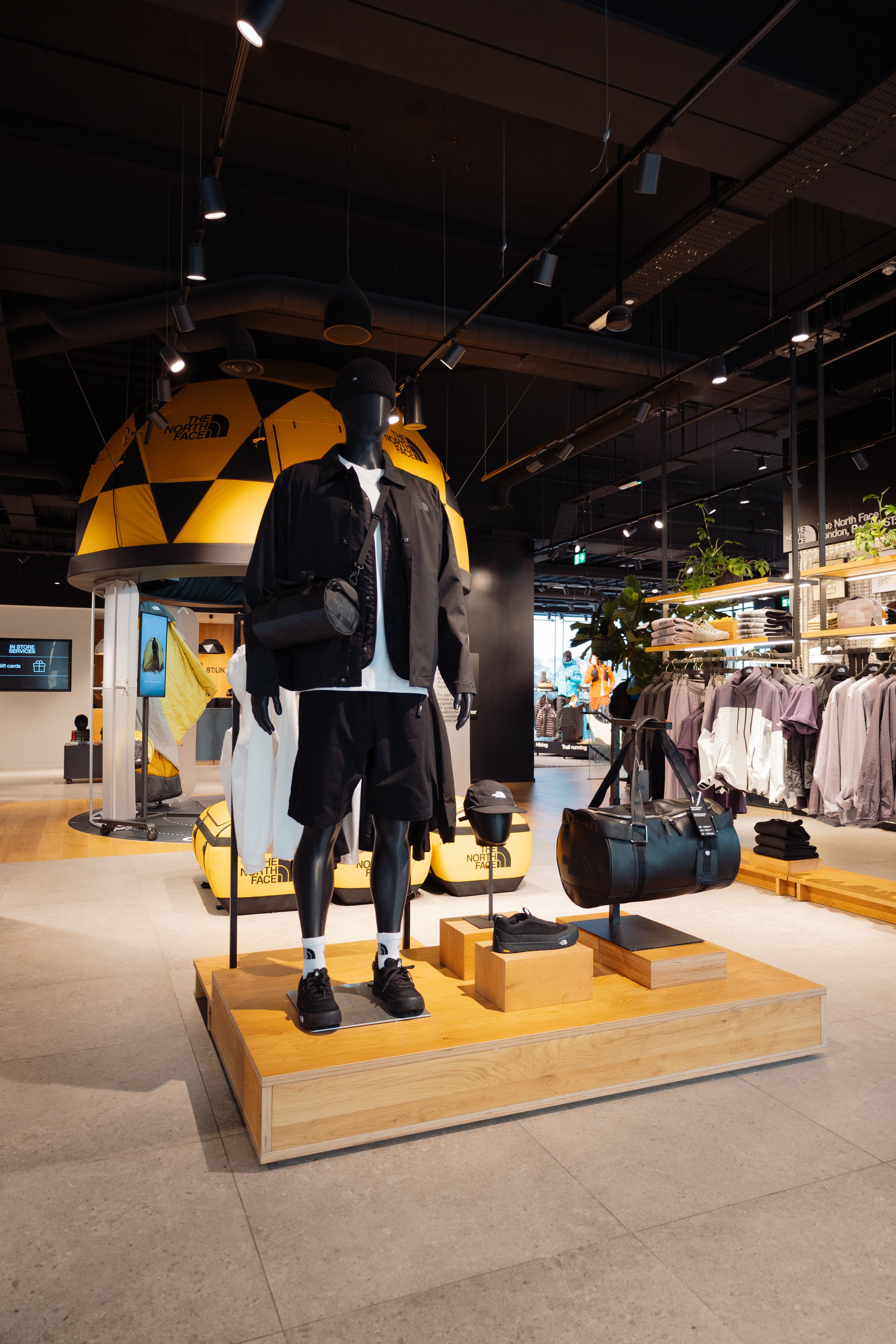 TNF_DuffleBag_regentstreet_01-46.jpg