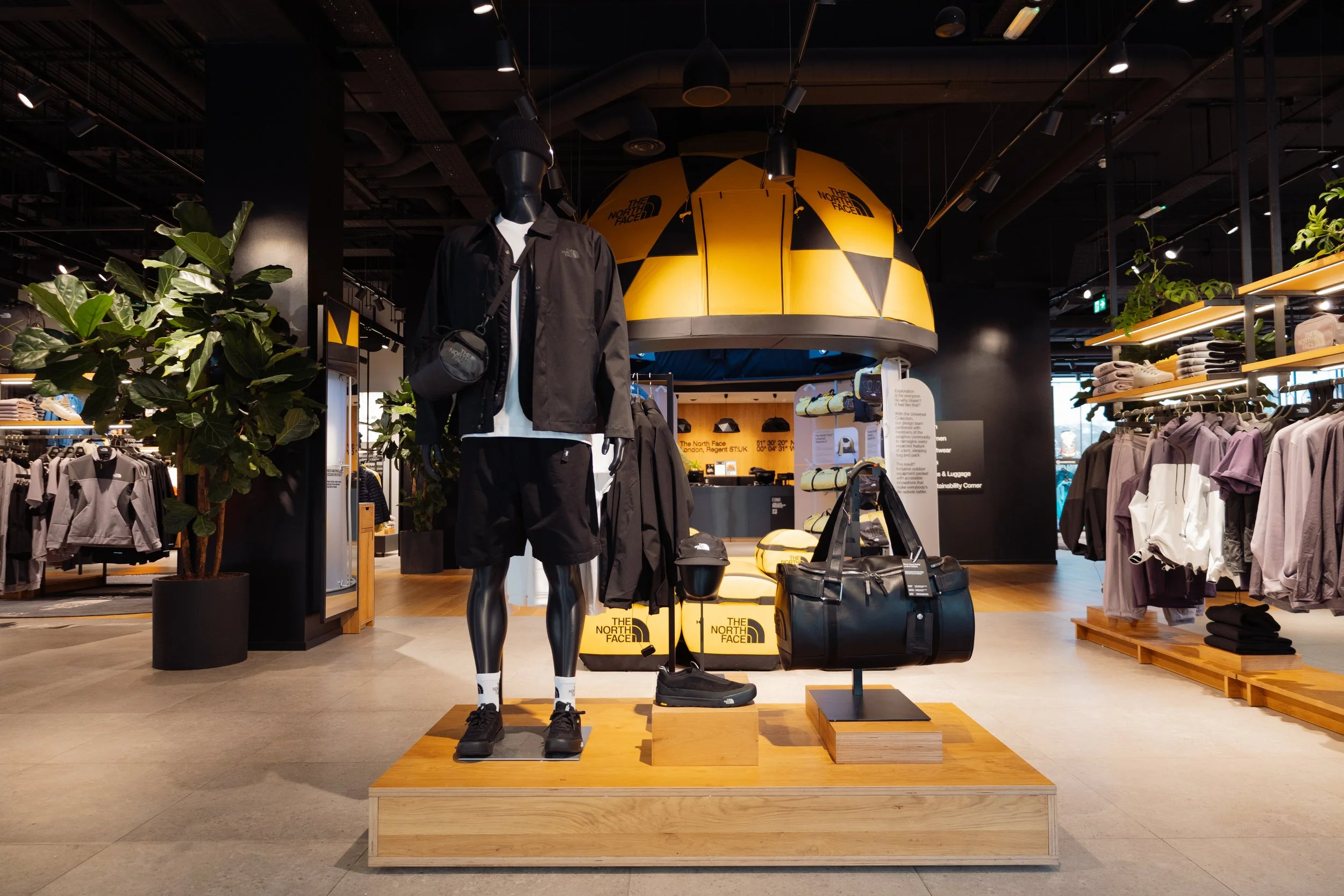TNF_DuffleBag_regentstreet_01-50.jpg