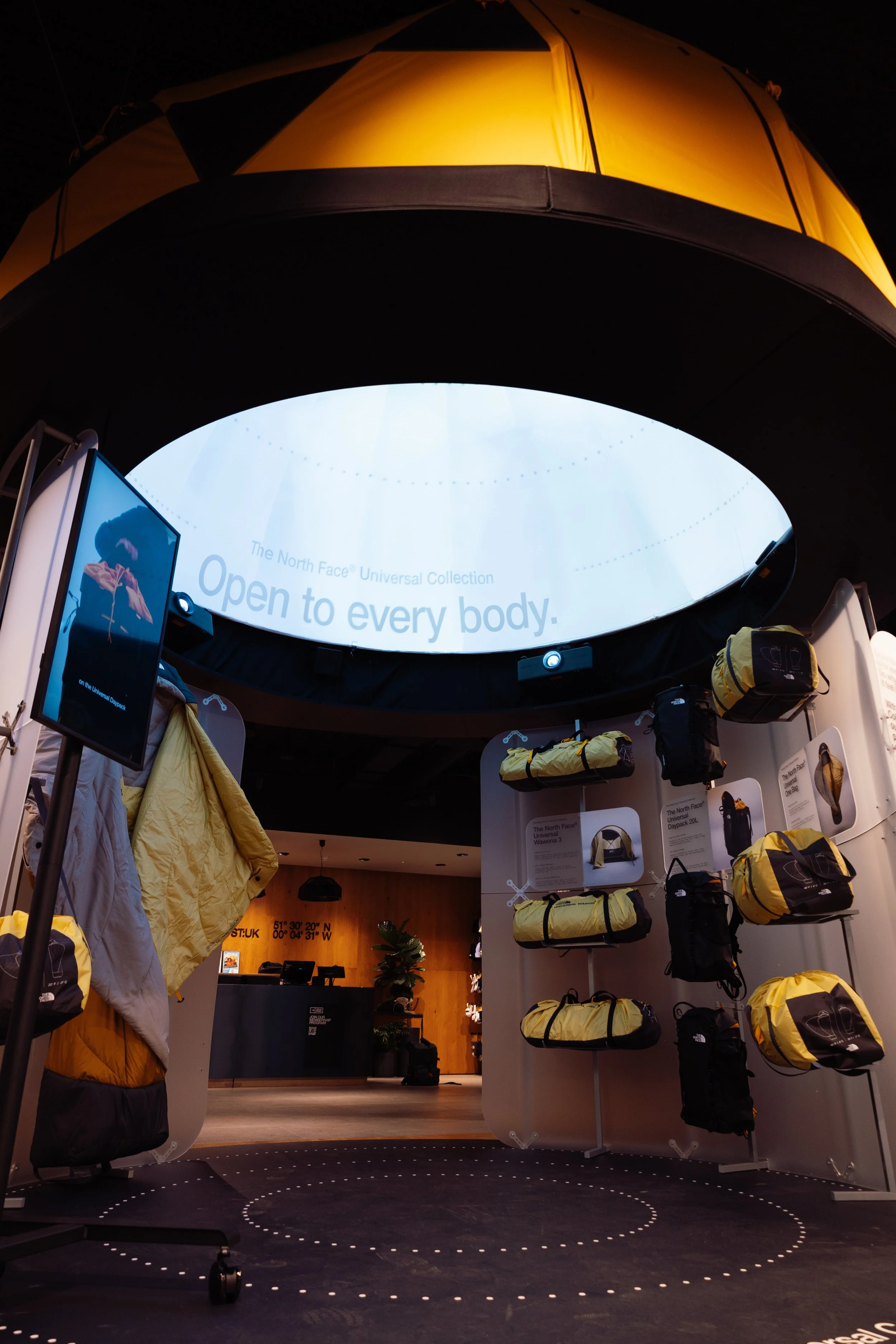 TNF_DuffleBag_regentstreet_01-55.jpg