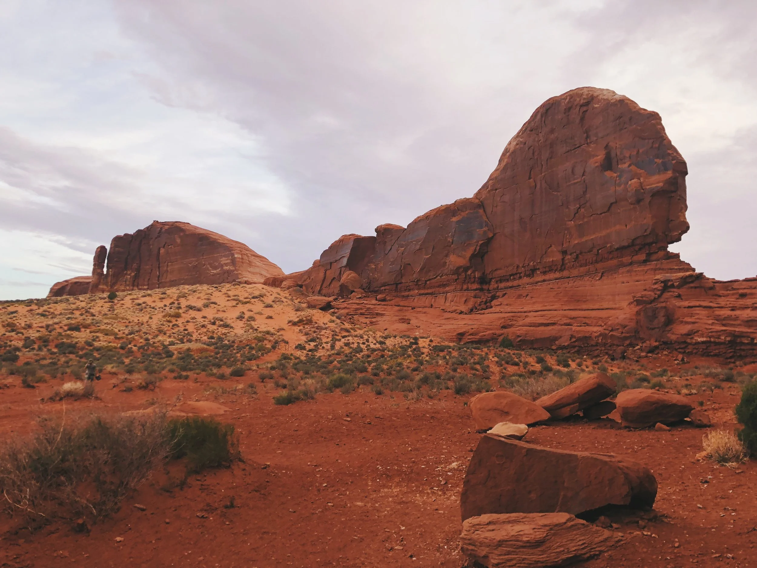 The temporary wind blocking rock formation