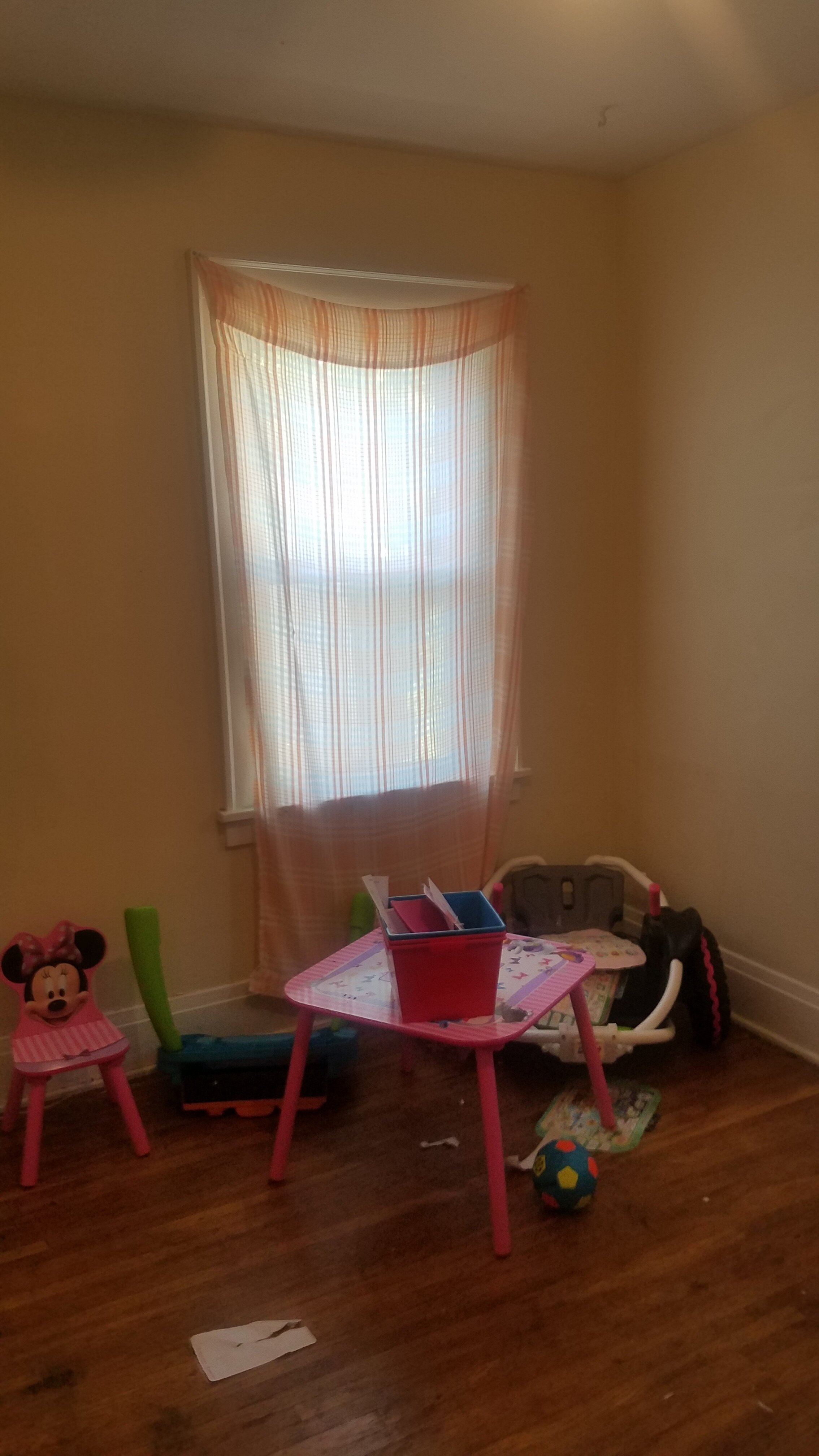 Daughters room before 4.jpg