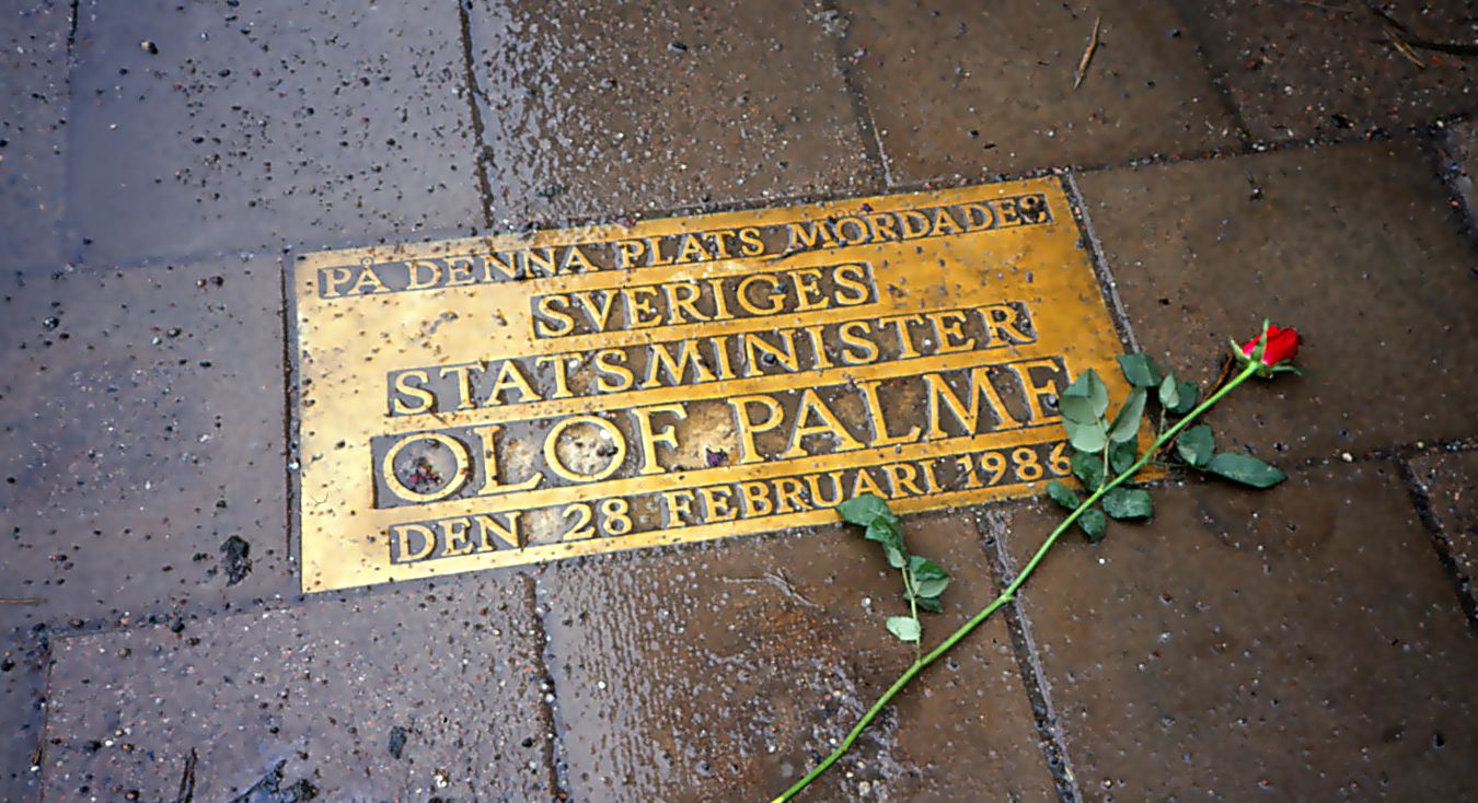 The memorial plaque of Olof Palme, at the scene where he was shot.