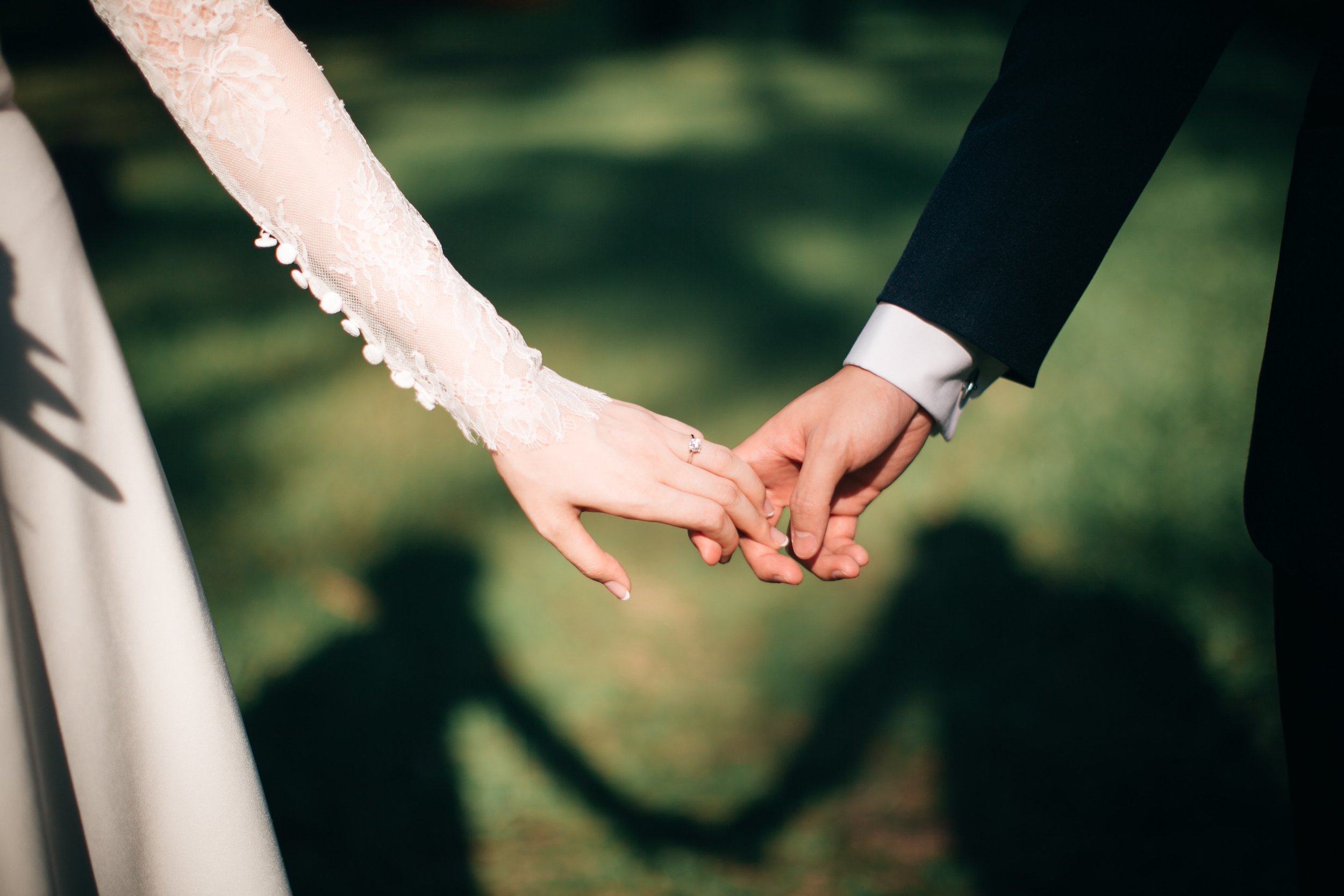 'A cheap wedding is the secret to a long marriage': Couples who keep their weddings cheap are LESS likely to end up divorcing, new study finds