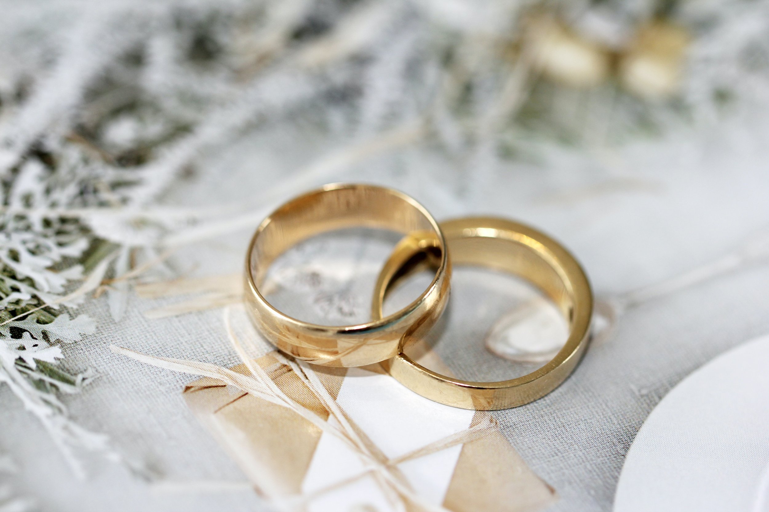Want to stay married? Have a cheap wedding