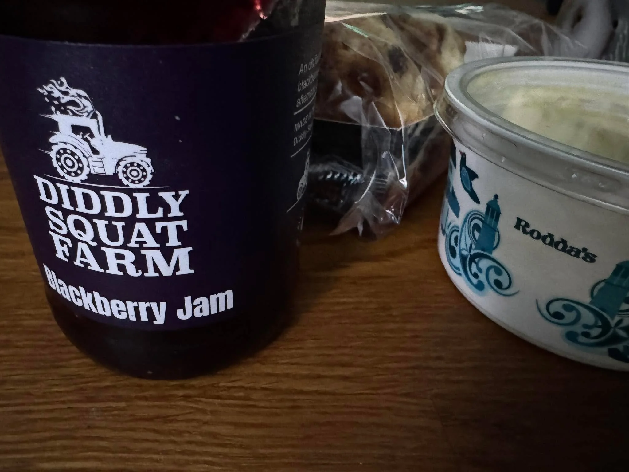 After an amazing afternoon/early evening at Kings Theatre a treat. Scones, jam and cream&hellip; in that order 🤣. Loving the Jeremy ClarksonDiddly Squat Farm blackberry jam.