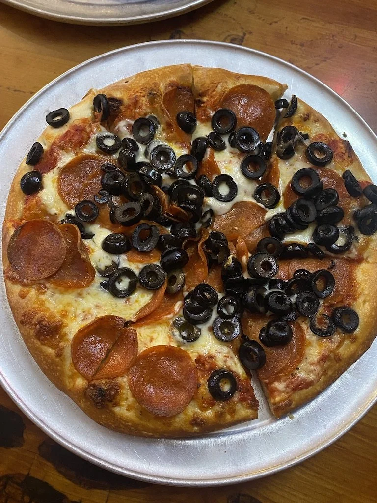 Neo's Pizza Running Springs The Best Pizza In Town — Elisa Eats A Pizza