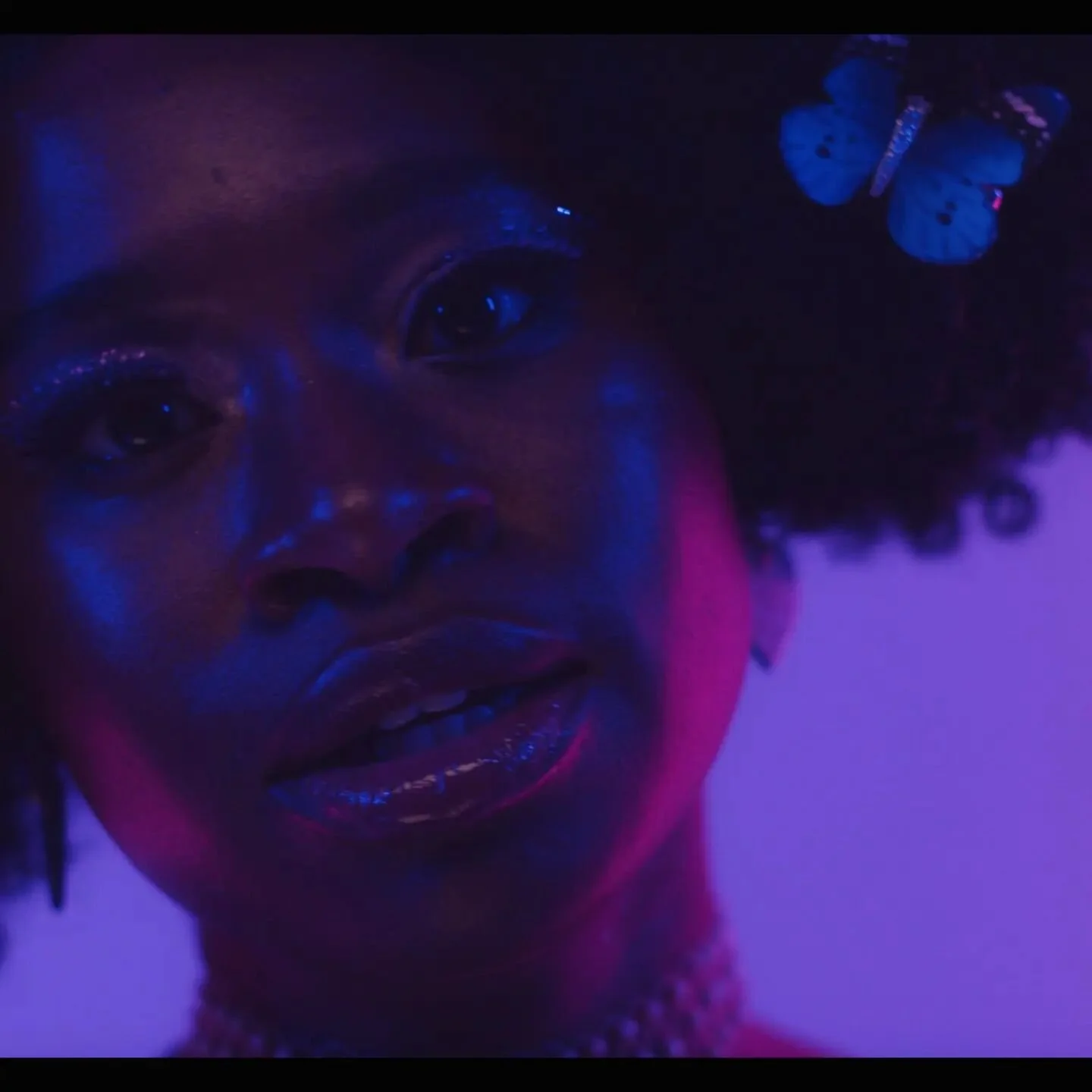 CASUAL comes out TONIGHT at midnight EDT (9pm PDT) 💜💙💖

Subscribe to YouTube.com/@ZanetaGrant to watch the Premiere with me (link in bio)! I'll be watching LIVE on YT and chatting with y'all 🤗💕

🎥 MV director: @ttdanger 
👩🏾&zwj;🦱Hair: @one_a