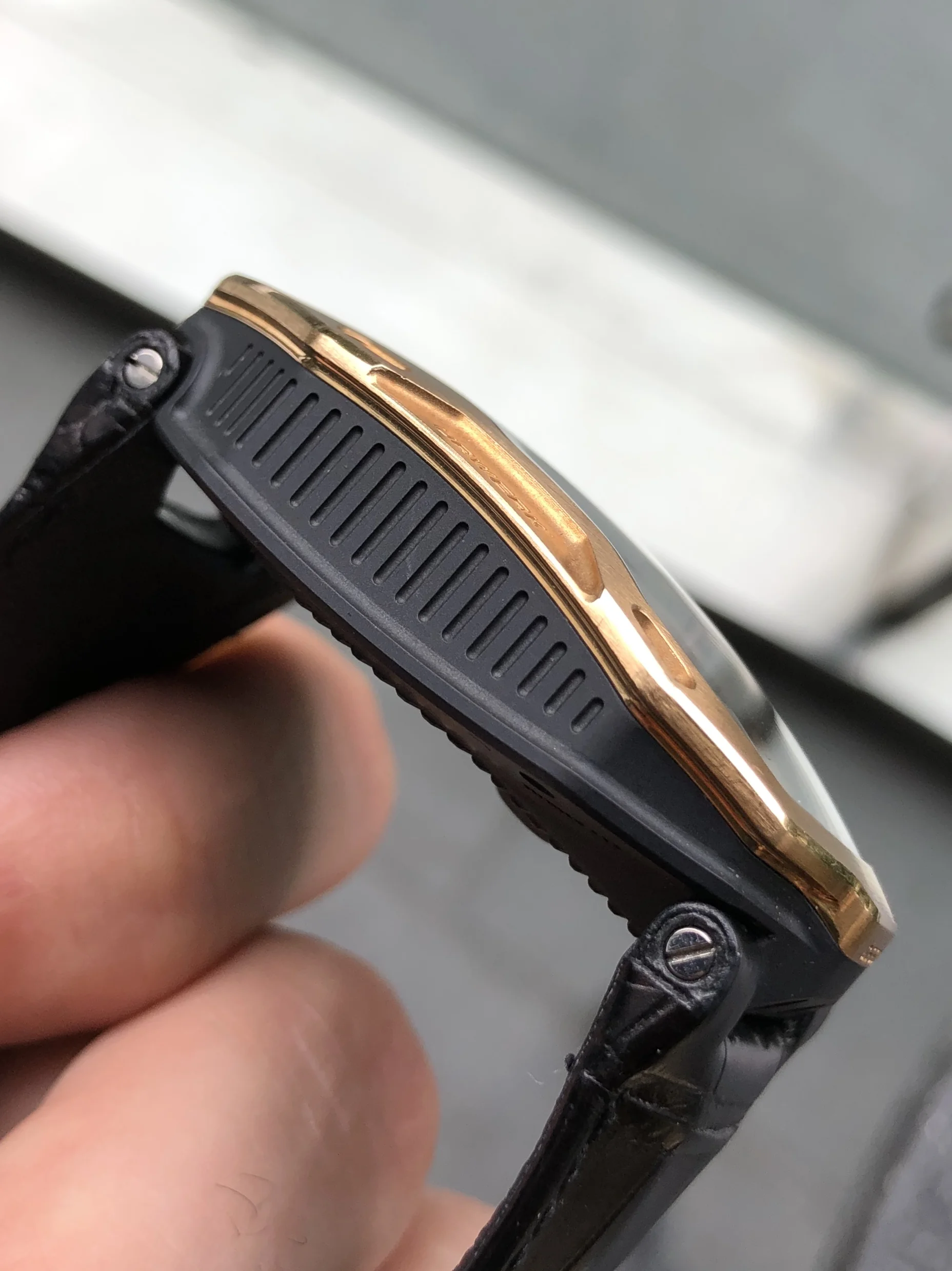 Urwerk UR-105TA (3).jpg