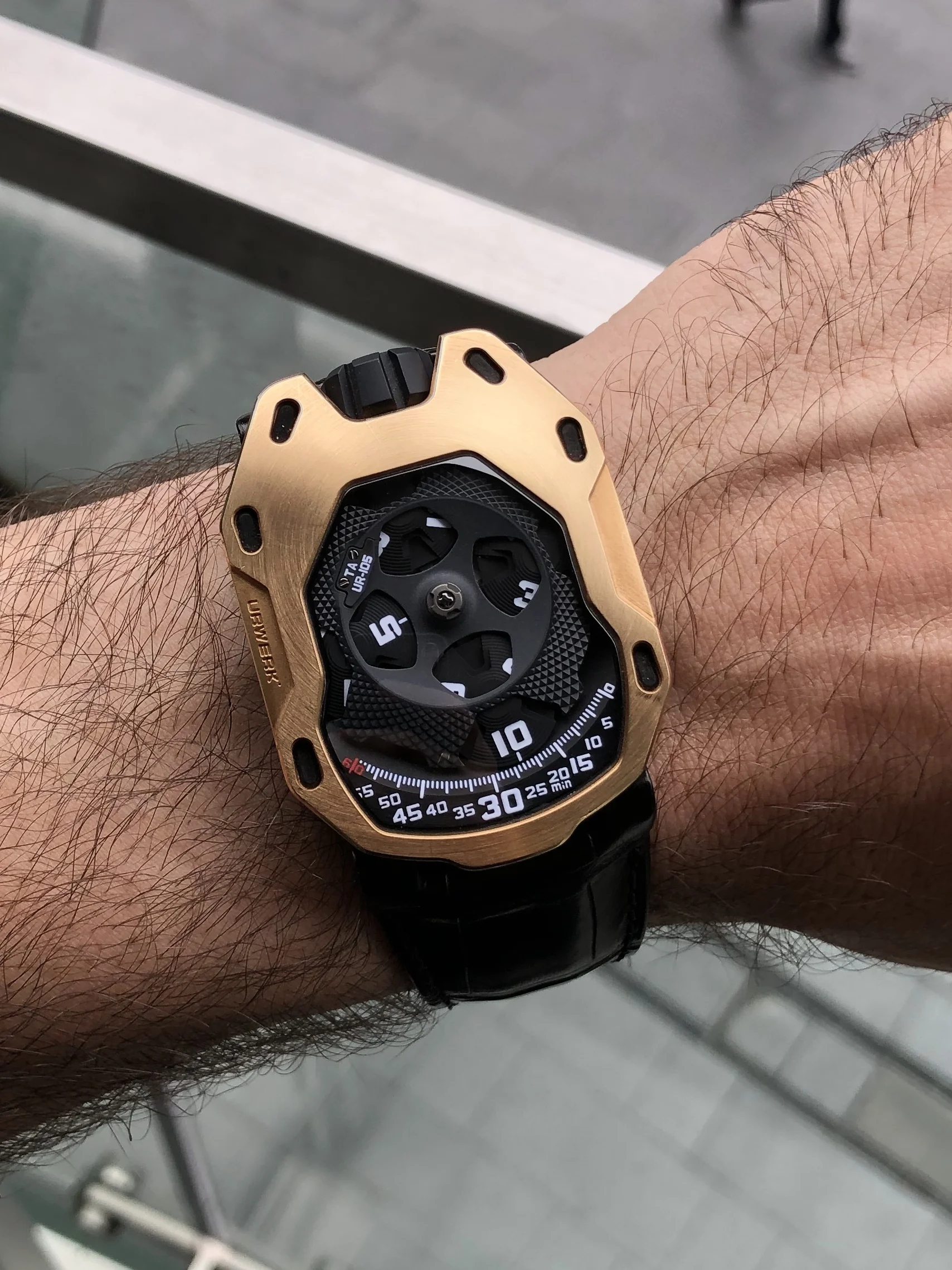 Urwerk UR-105TA (10).jpg