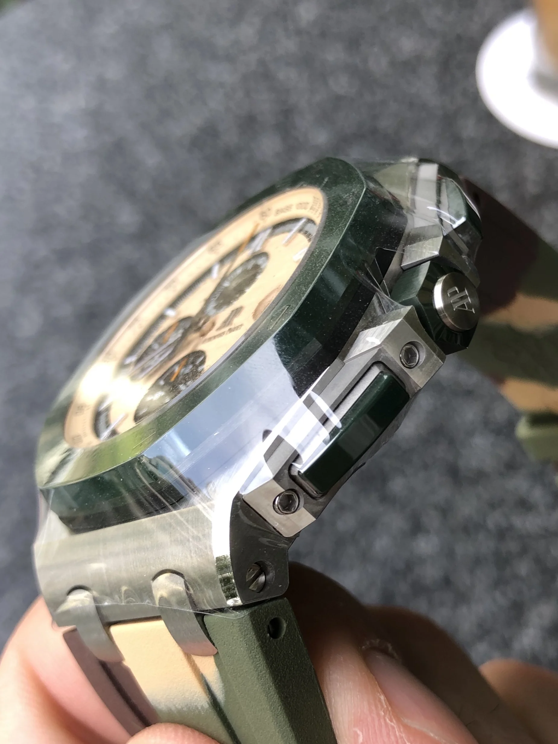 Audemars Piguet Royal Oak Offshore Chronograph “Combat” Ref 26400.SO.OO.A054CA (4).jpg