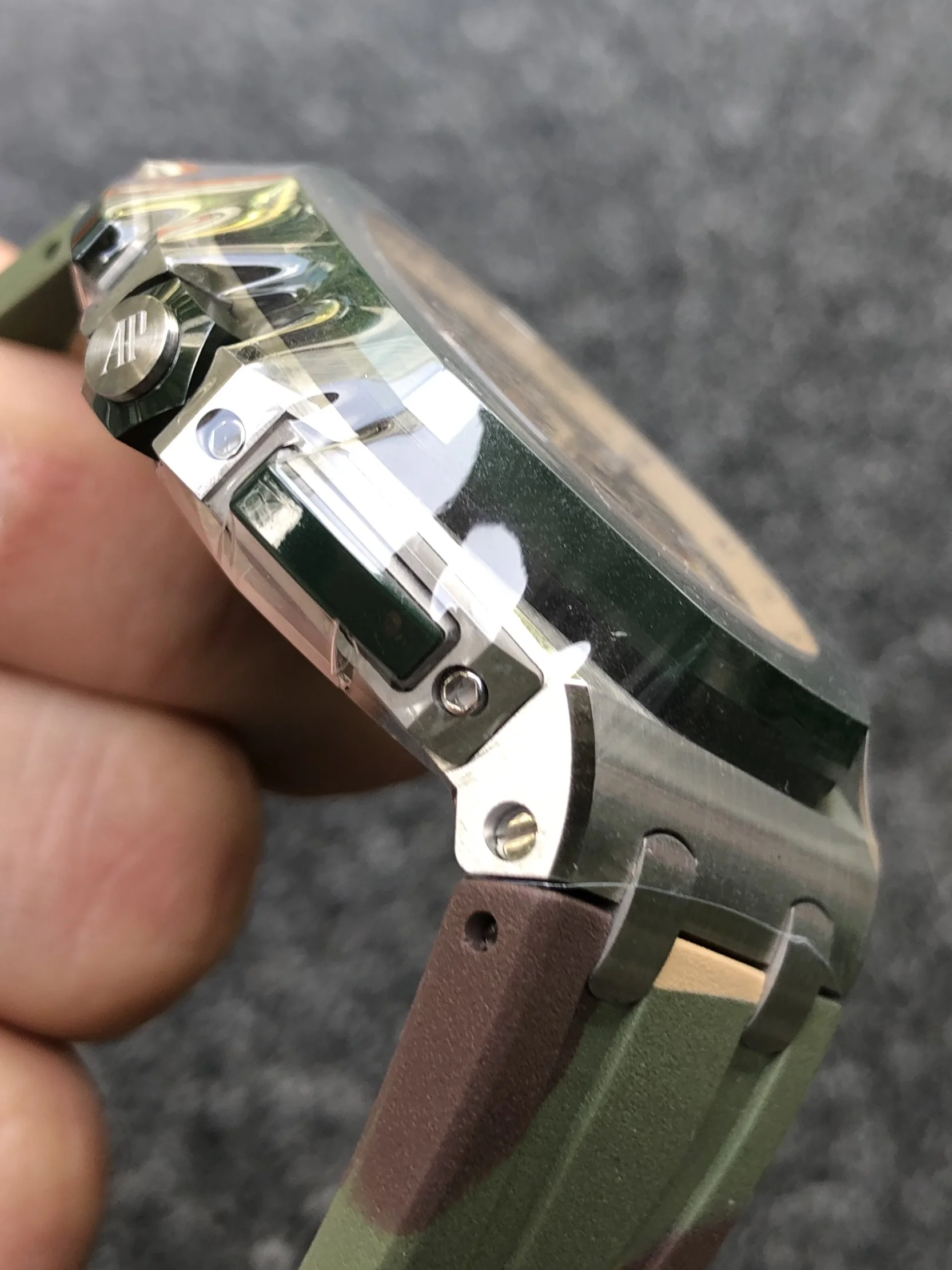 Audemars Piguet Royal Oak Offshore Chronograph “Combat” Ref 26400.SO.OO.A054CA (6).jpg