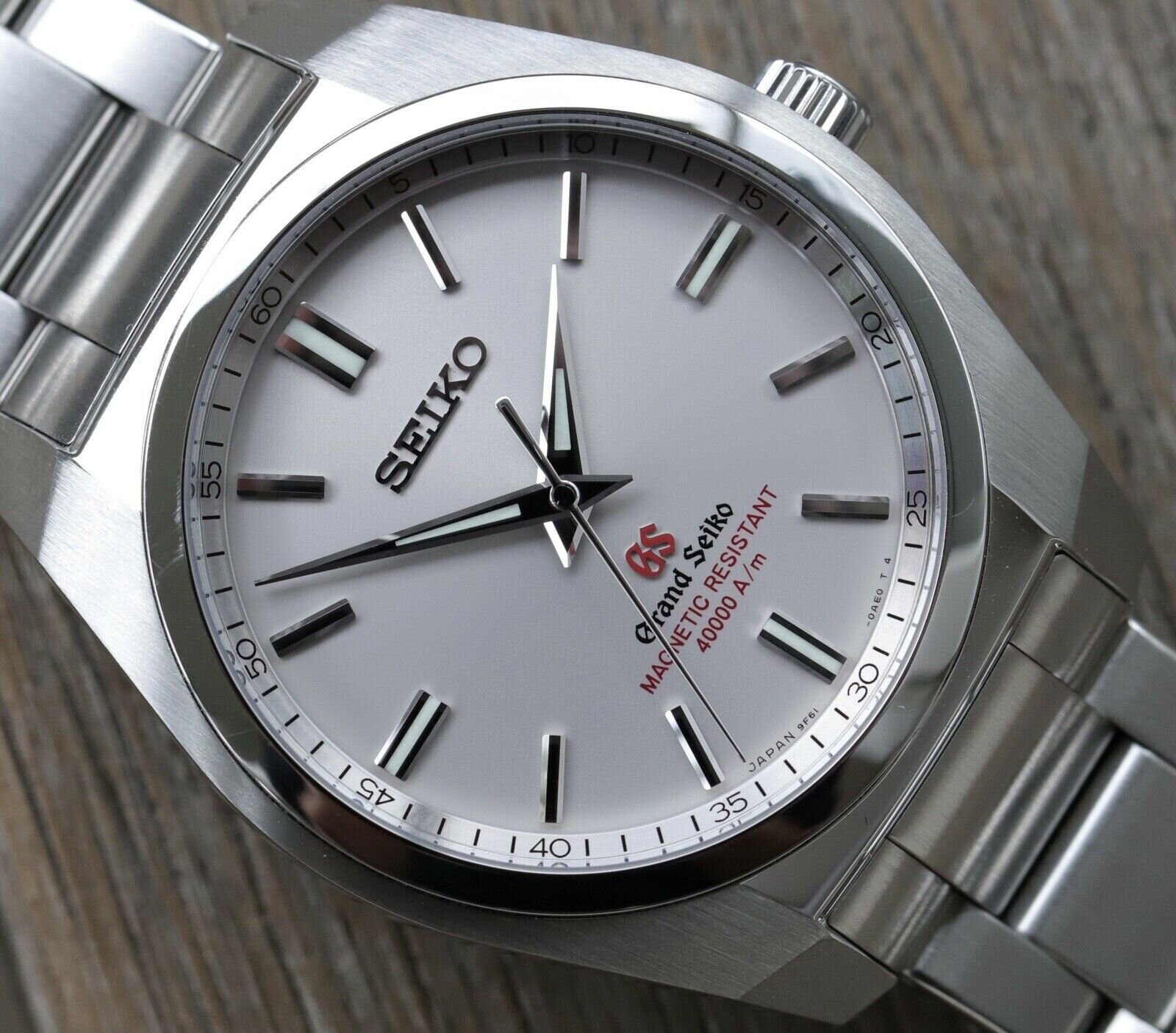 Seiko Grand Seiko 9F Quartz SBGX091 - 2015 Watch Vault 02.jpg