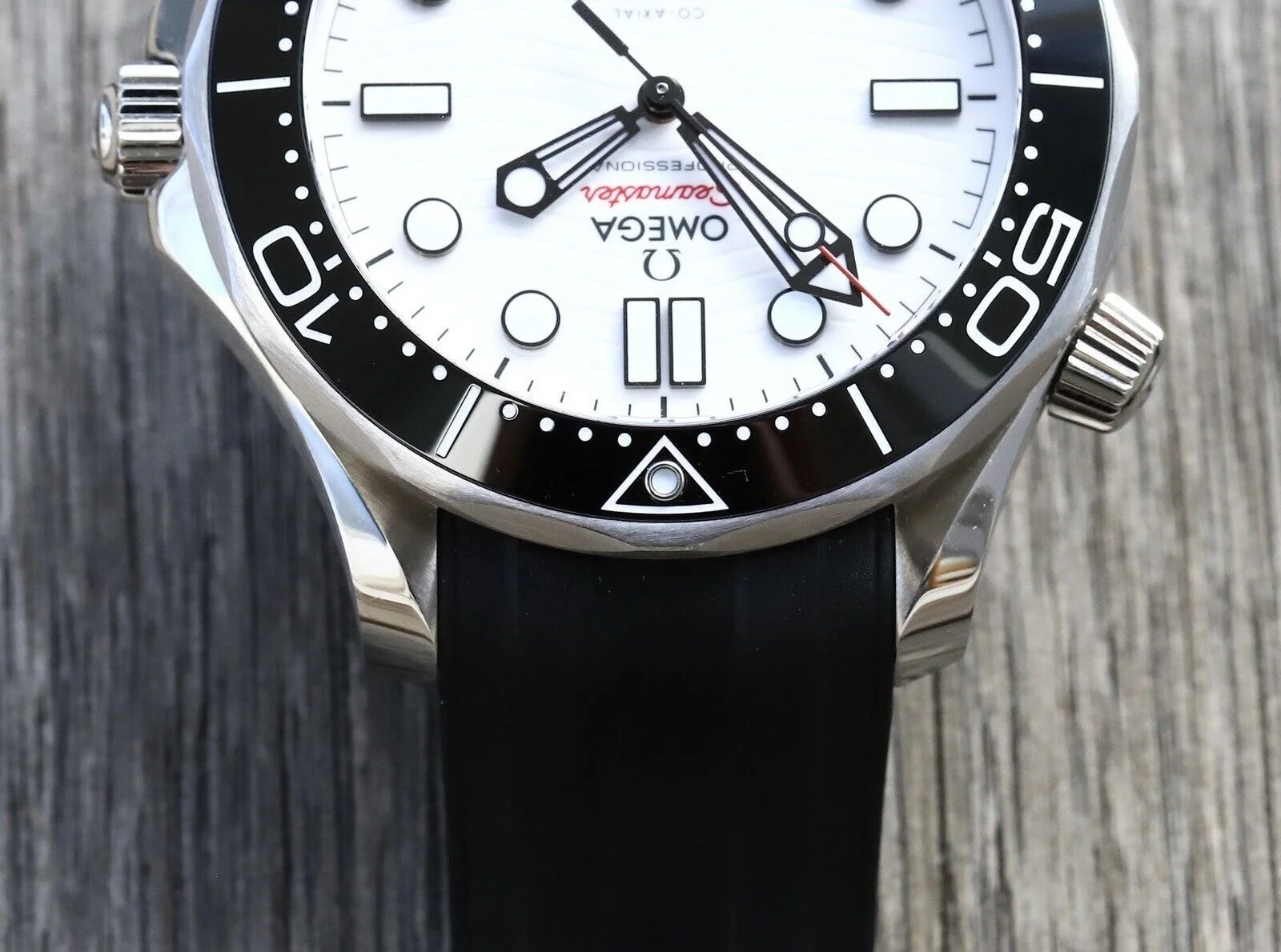 Omega Seamaster Diver 300M Co-Axial Great White 42mm 210.32.42.20.04.001 Watch Vault 05.jpg