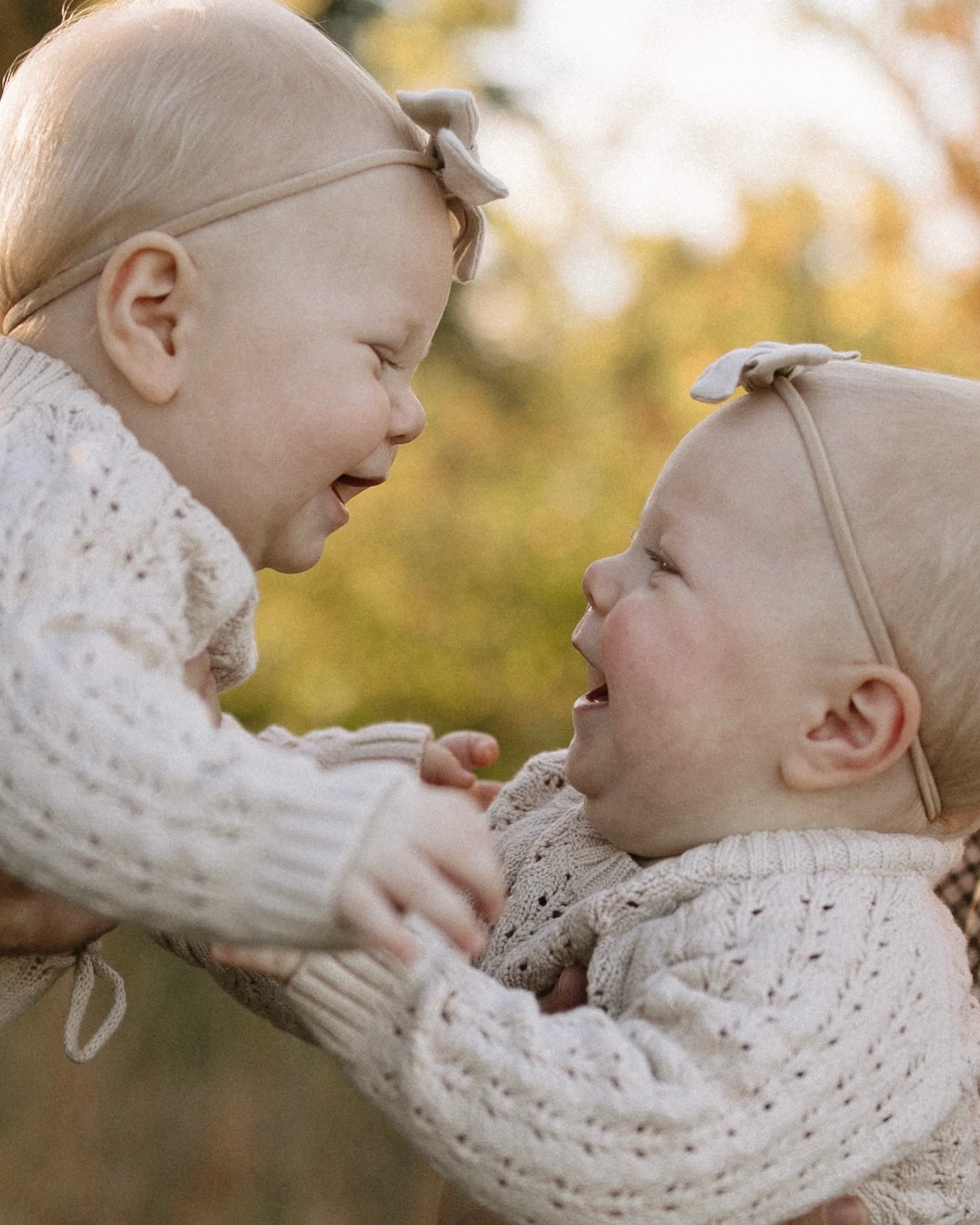I don&rsquo;t know how to act around twin baby girls 

(I also don&rsquo;t know who&rsquo;s who so if there&rsquo;s photos of one baby in this preview @kyleeolson_ , I apologize 😂)