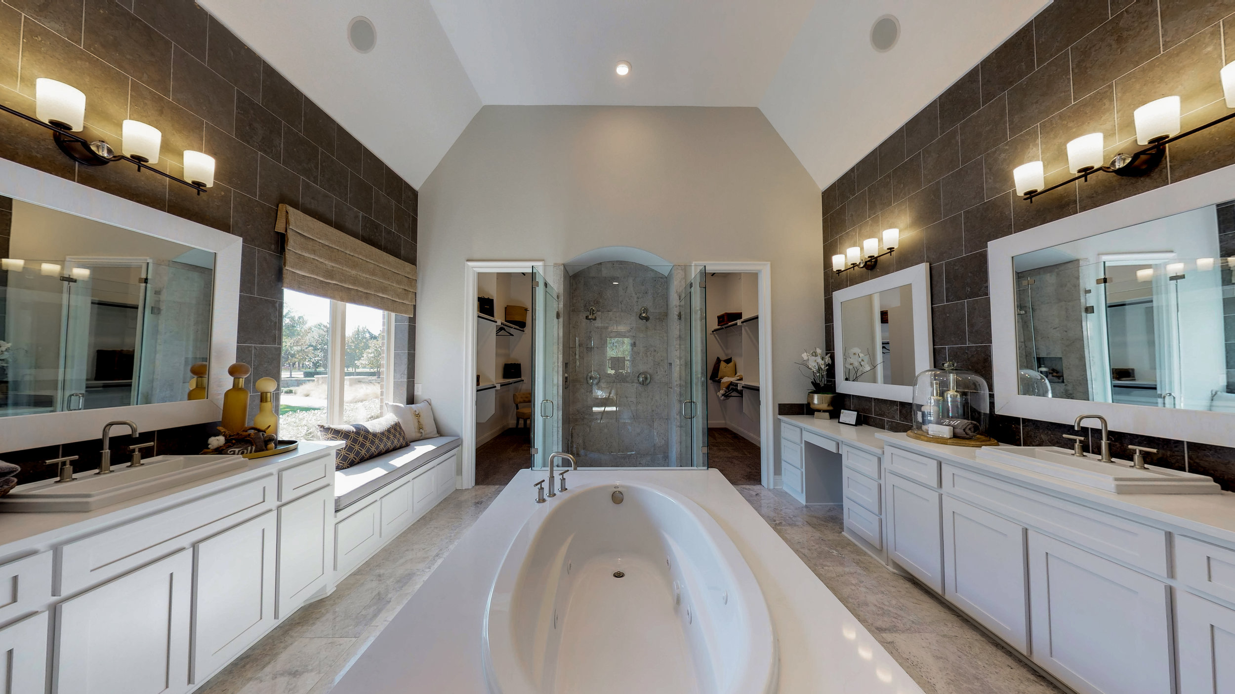 UZmcgzVPjk6 - Master Bathroom(2).jpg