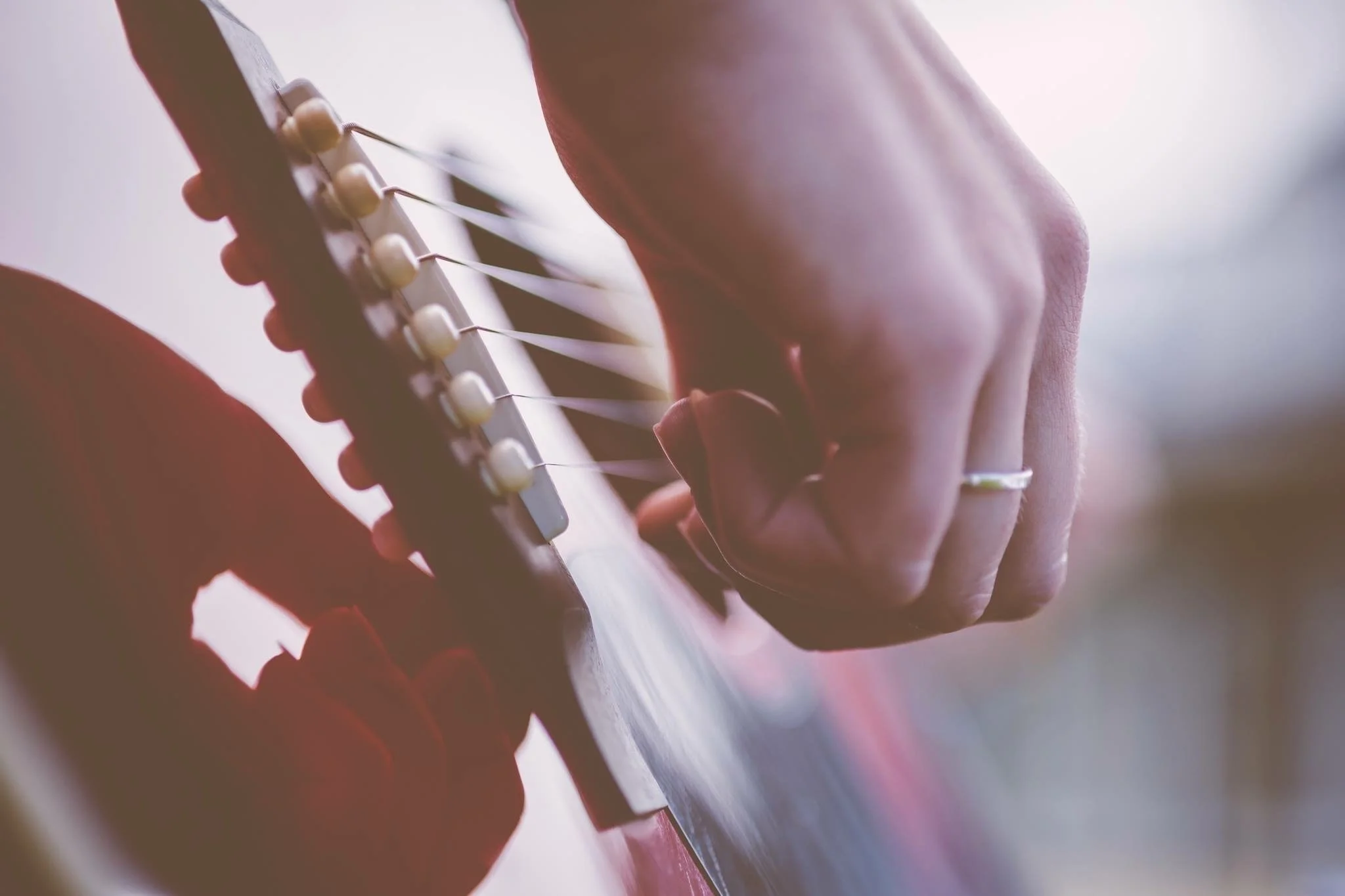 acoustic-guitar-blur-blurry-164810.jpg