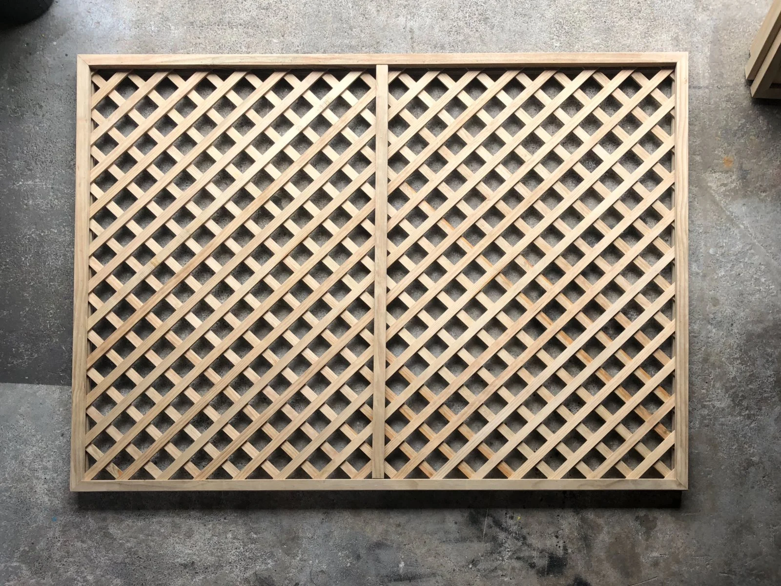 diagonal-framed-trellis-with-50mm-gaps.jpg