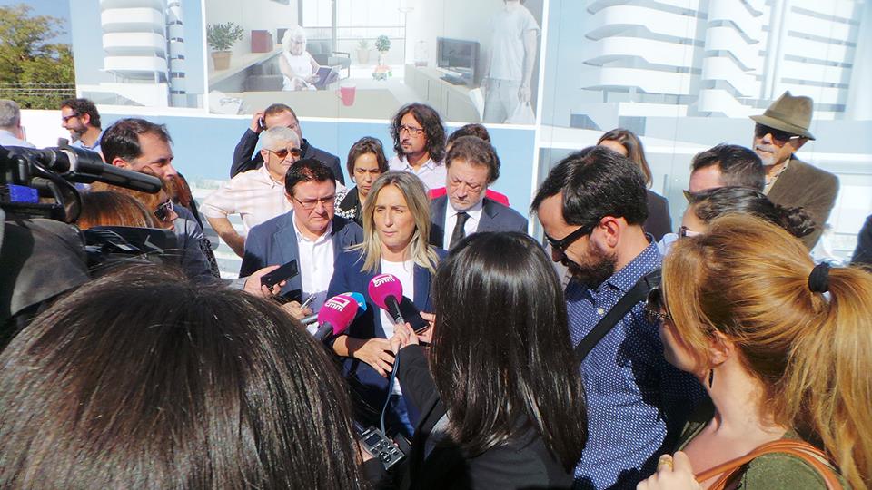 Milagros Tolón, Alcaldesa de Toledo, atiende a los medios de comunicación. Octubre 2017.