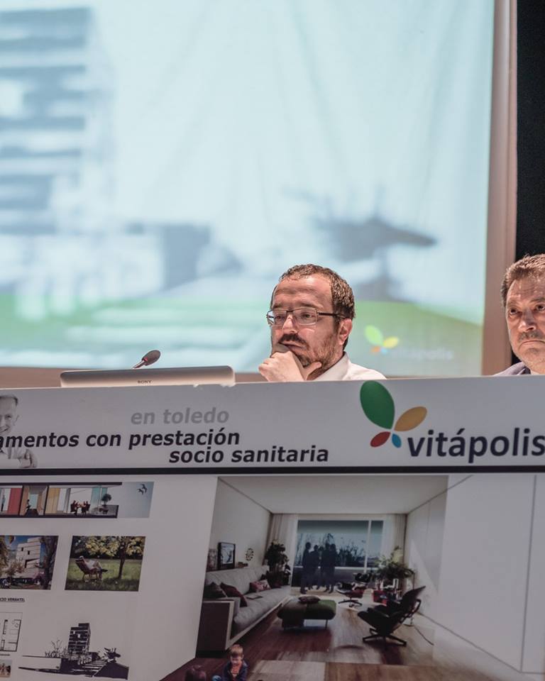 Presentación pública del proyecto. Mariano Vallejo, arquitecto y Juanjo, abogado.