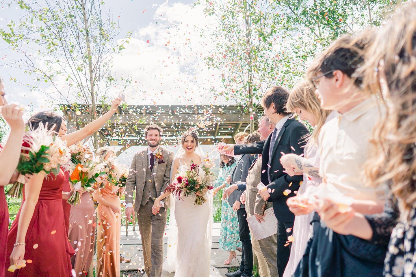 WHO&rsquo;S EXCITED FOR THE WEEKEND?🙋🏻&zwj;♀️ I hope you&rsquo;re excited as @amyypeaa &amp; @dan.loftus were when they were getting pelted in the face with confetti at @bashallweddings 🤩🥳
.
.
.
.
.
.
DREAM TEAM: 
@bashallweddings 
@thebridalluxe