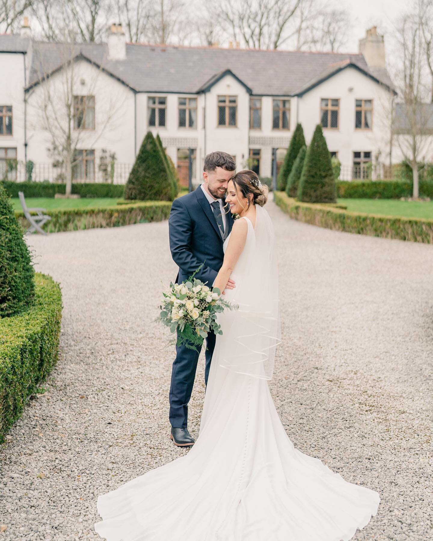 FINALLY finding 5 minutes after the Easter bank holiday to post this lovely preview from @colleenbro91 &amp; @ajwilcock23&rsquo;s wedding day at the @riverbarnweddings ✨

My first visit to the river barns did not disappoint! I was so stoked when coll