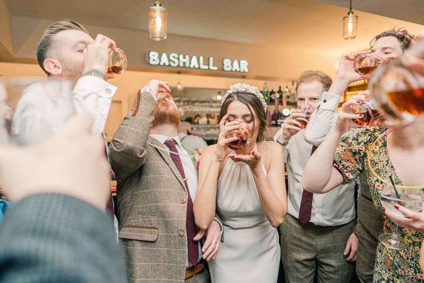 ITS FRIDAAAAY 💃🏻🍹 

Who else has got that Friday feeling? Loved this shot..(ha! See what I did there?👀) from @amyypeaa &amp; @dan.loftus wedding day at @bashallweddings 🤩
.
.
.
@thebridalluxe 
@lulubrownsbridal 
@millydaveyflowers 
@alexbirtwell