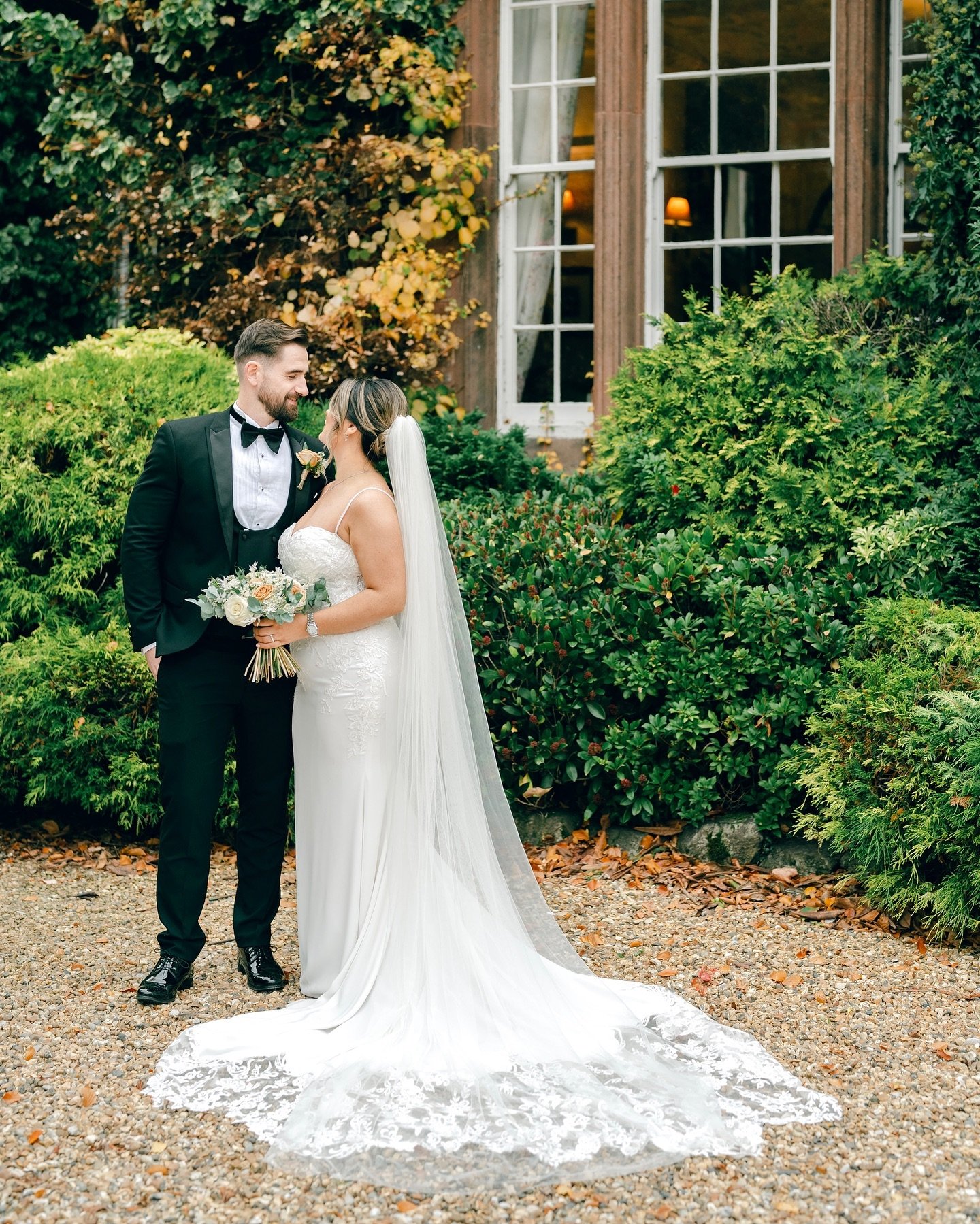 Come and take a stroll with me 😌✨

Emily &amp; Dale (@emilyrichardson.21 &amp; @dalerichardson92) were so nervous for their couples portraits but they absolutely smashed it! Their wedding was set in the idyllic Cheshire countryside at the beautiful 