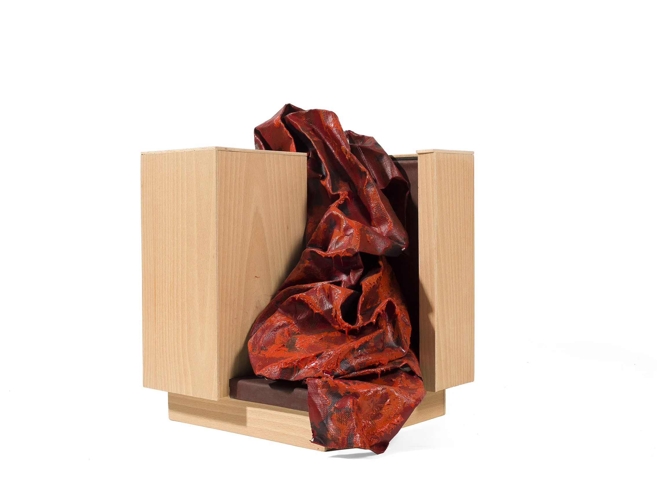 Sin título. 2013 Madera, plomo y óleo sobre tela 39 x 32 x 27 cm