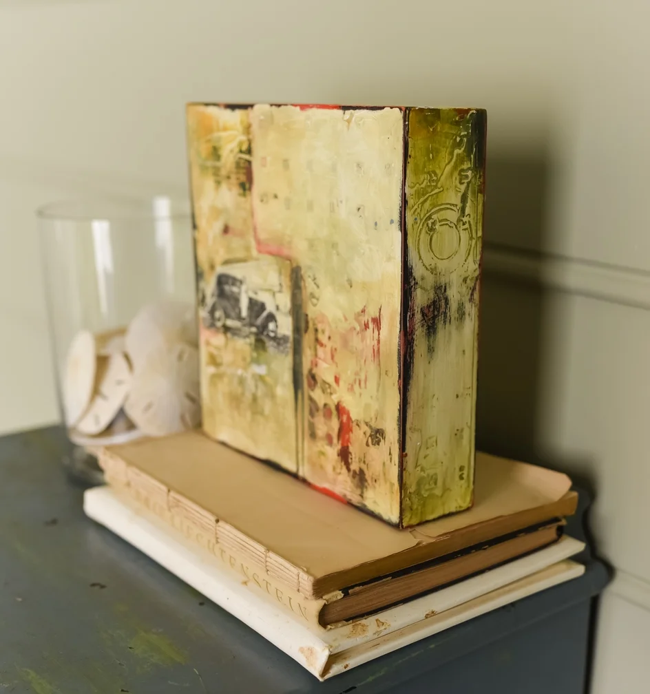 NMS-R-0303-AnOldFriend8x8x2-WEBRES-5.jpg