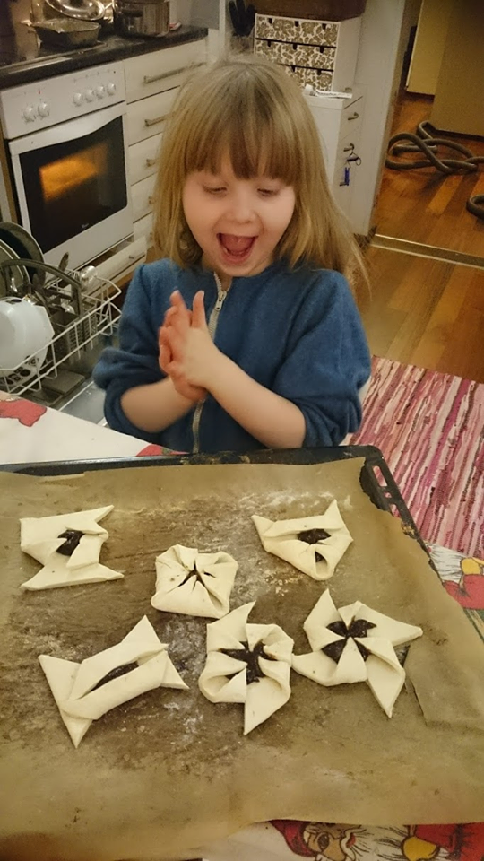 Päivin Vilja-tyttö on innokas leipuri.