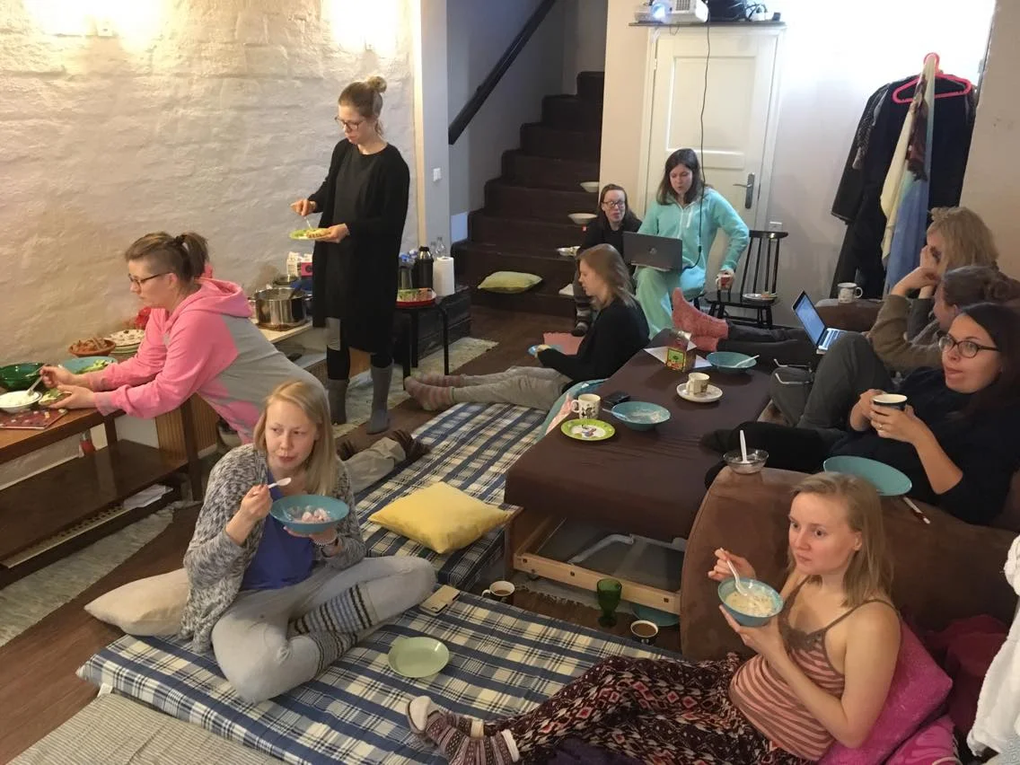 Toimintasuunnitelman tarkastelua sunnuntaiaamun vuosikokouksessa.