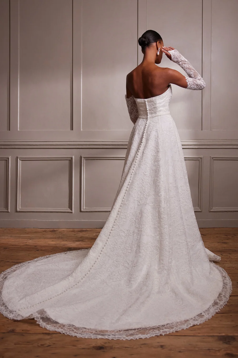 MARINA  Savannah Miller: Elegant and Understated Bridal