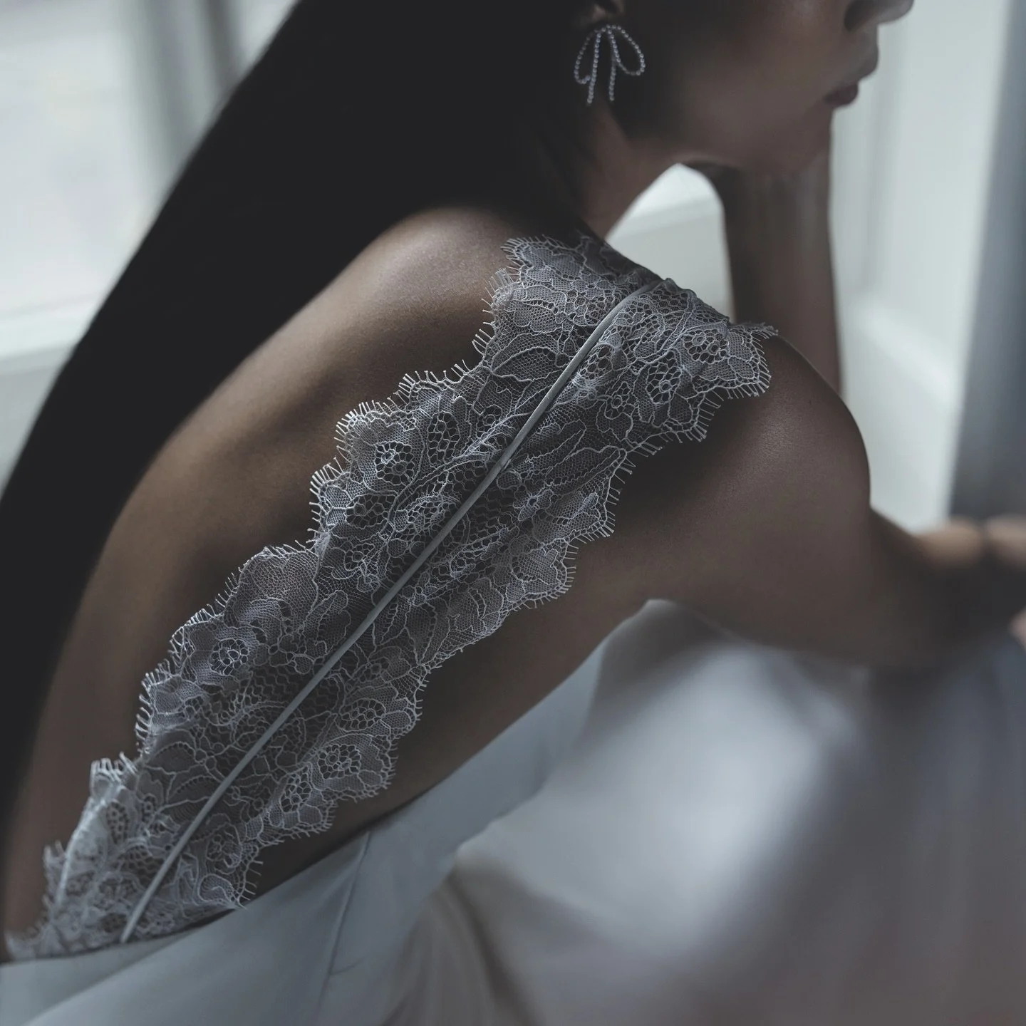 Forever in love with that back 🤍✨

The detail of Alma makes me fall in love with this gown over and over again. She's truly a special one. 

Special thanks 
@lavina.s 
@bobaypark 

#SavannahMillerBridal #SavannahMillerBride #Alma_gown