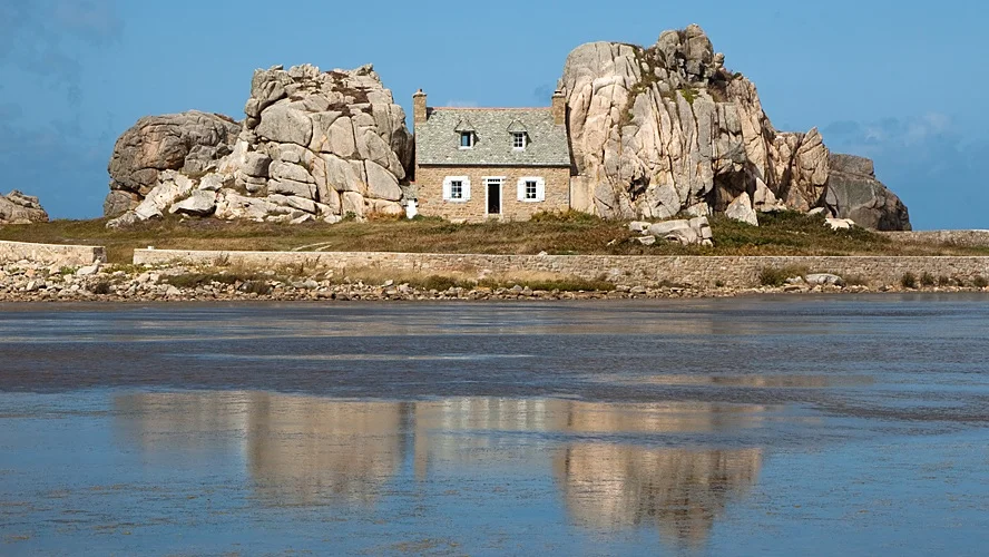 Castle Meur | The House Between The Rocks, Plougrescant