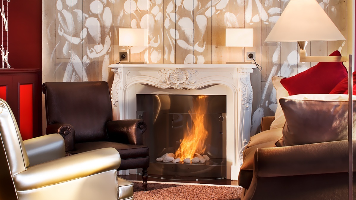 Hotel Academies et des Arts - Seating by Fireplace