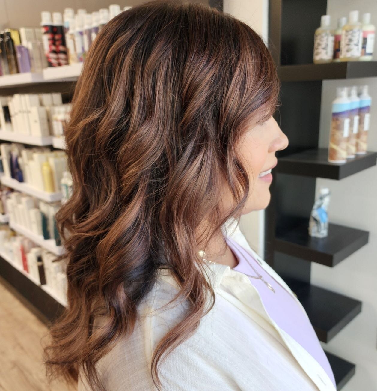 In person this comes off even warmer with lots of cinnamon and warm dimension 🤎 we are loving all these tones for fall!!! #havensalonnorfolk #fallhairtrends